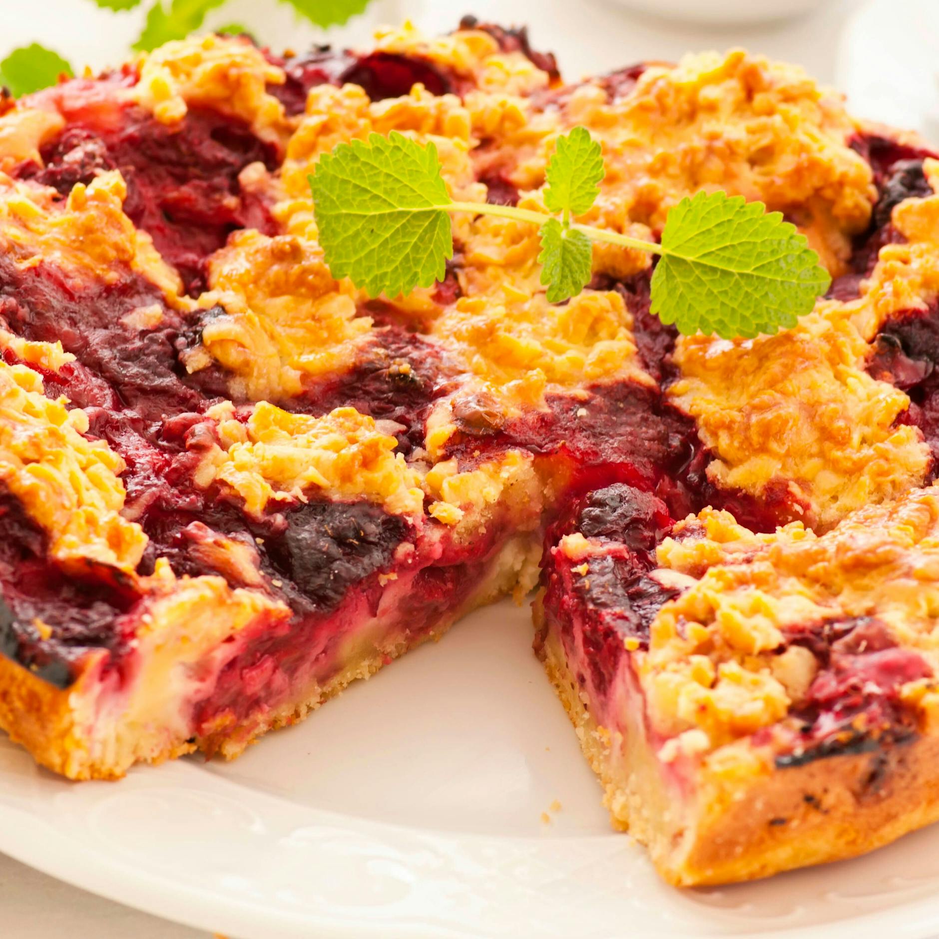 Unfassbar lecker: Rezept für Pflaumenkuchen mit Pudding und Streuseln! So einfach backen Sie den weltbesten Obstkuchen