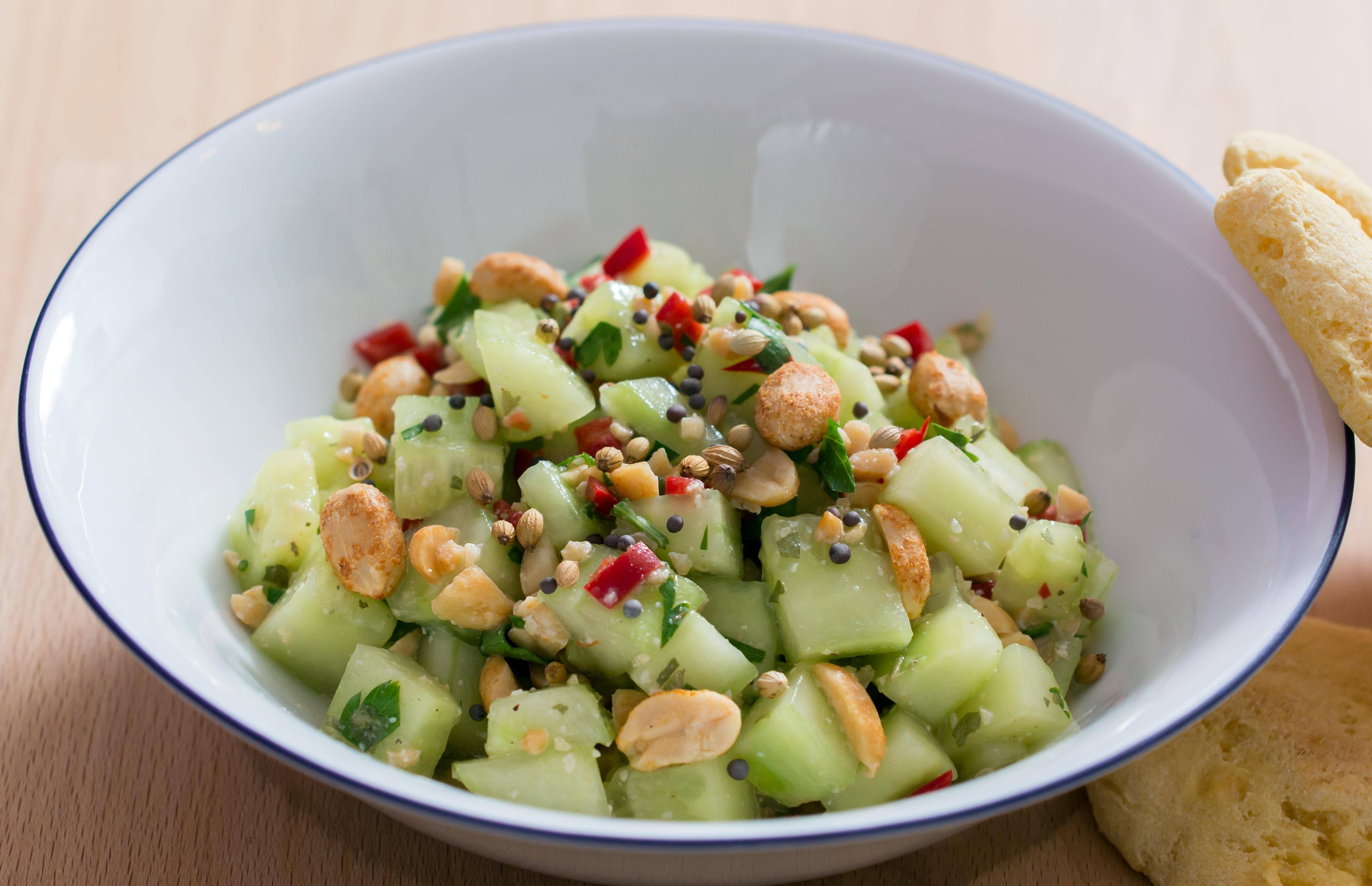Geniales Rezept für Gurkensalat mit Crunch: So lecker haben Sie den Sommer-Salat noch nie gegessen