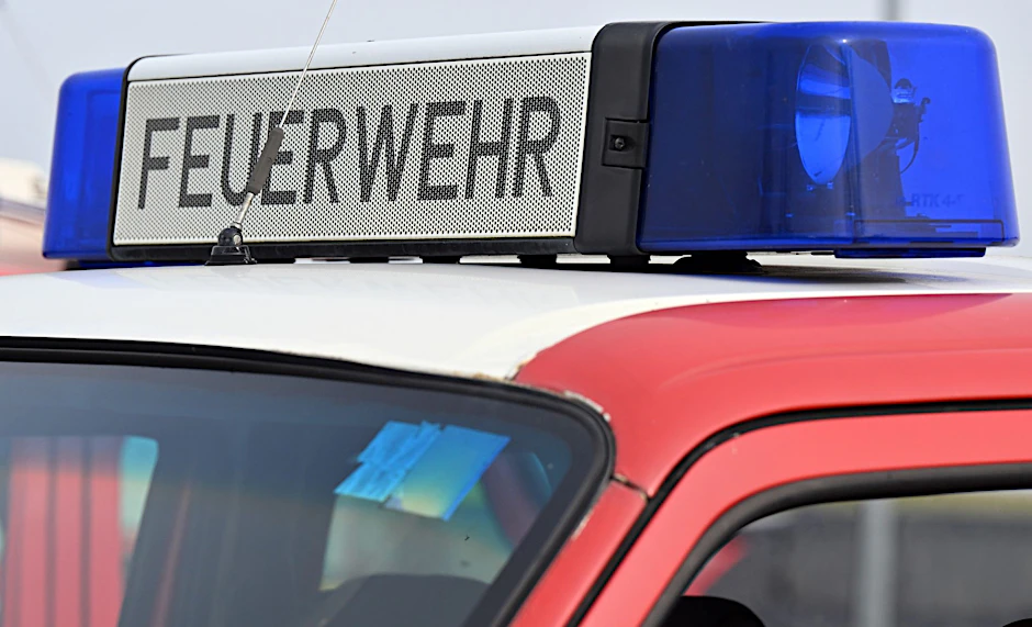 ARCHIV - Ein Einsatzfahrzeug der Feuerwehr.  a/Symbolbild