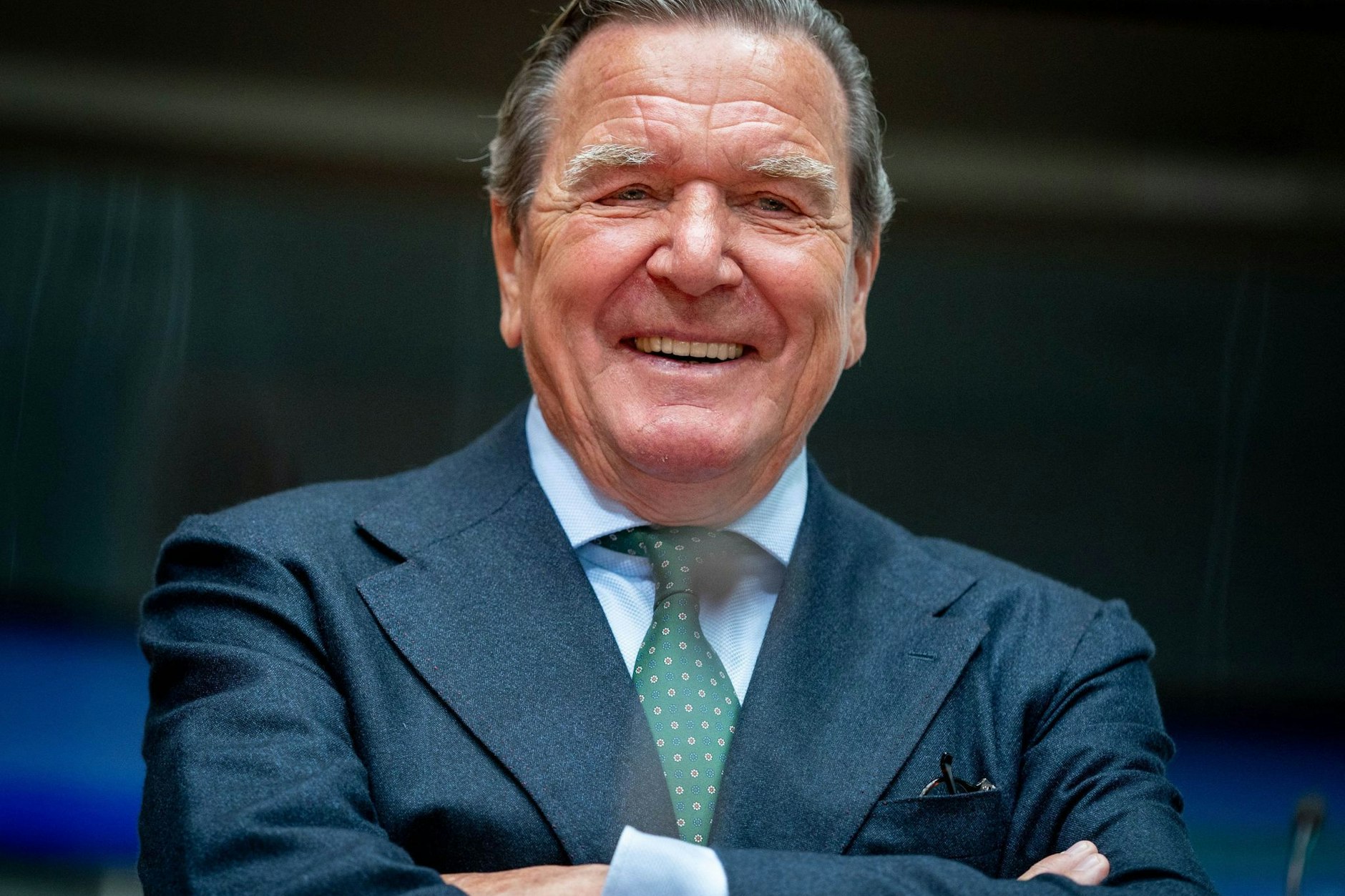 Der frühere Bundeskanzler Gerhard Schröder verklagt den Bundestag.