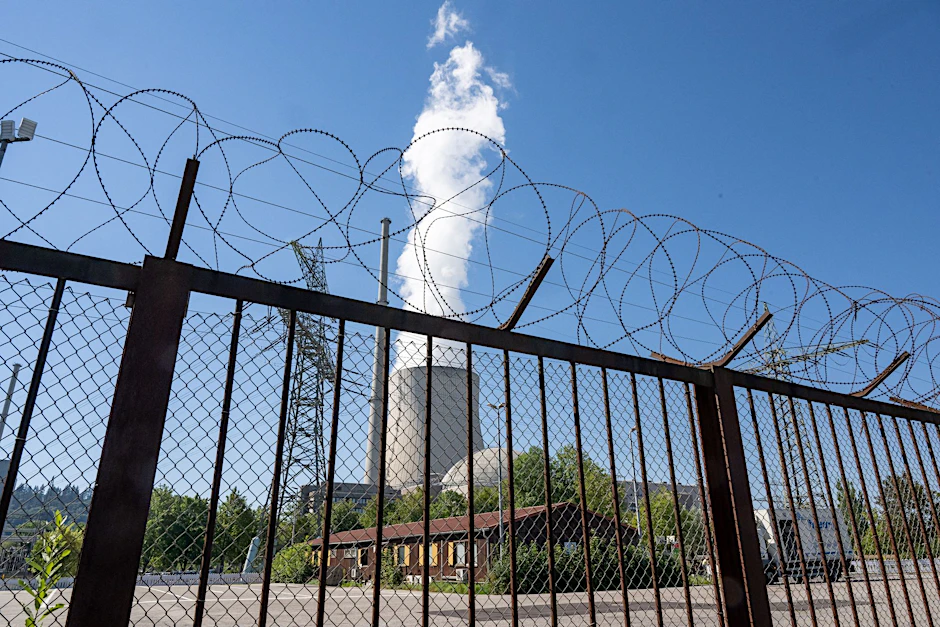 Wegen der Energiekrise, die sich durch den russischen Angriffskrieg gegen die Ukraine zugespitzt hat, gibt es seit Monaten eine heftige Debatte über die Atomkraftwerke.  