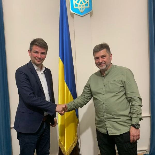 Marcus Faber mit dem Oleksandr Polishchuk, dem stellvertretenden Verteidigungsminister der Ukraine