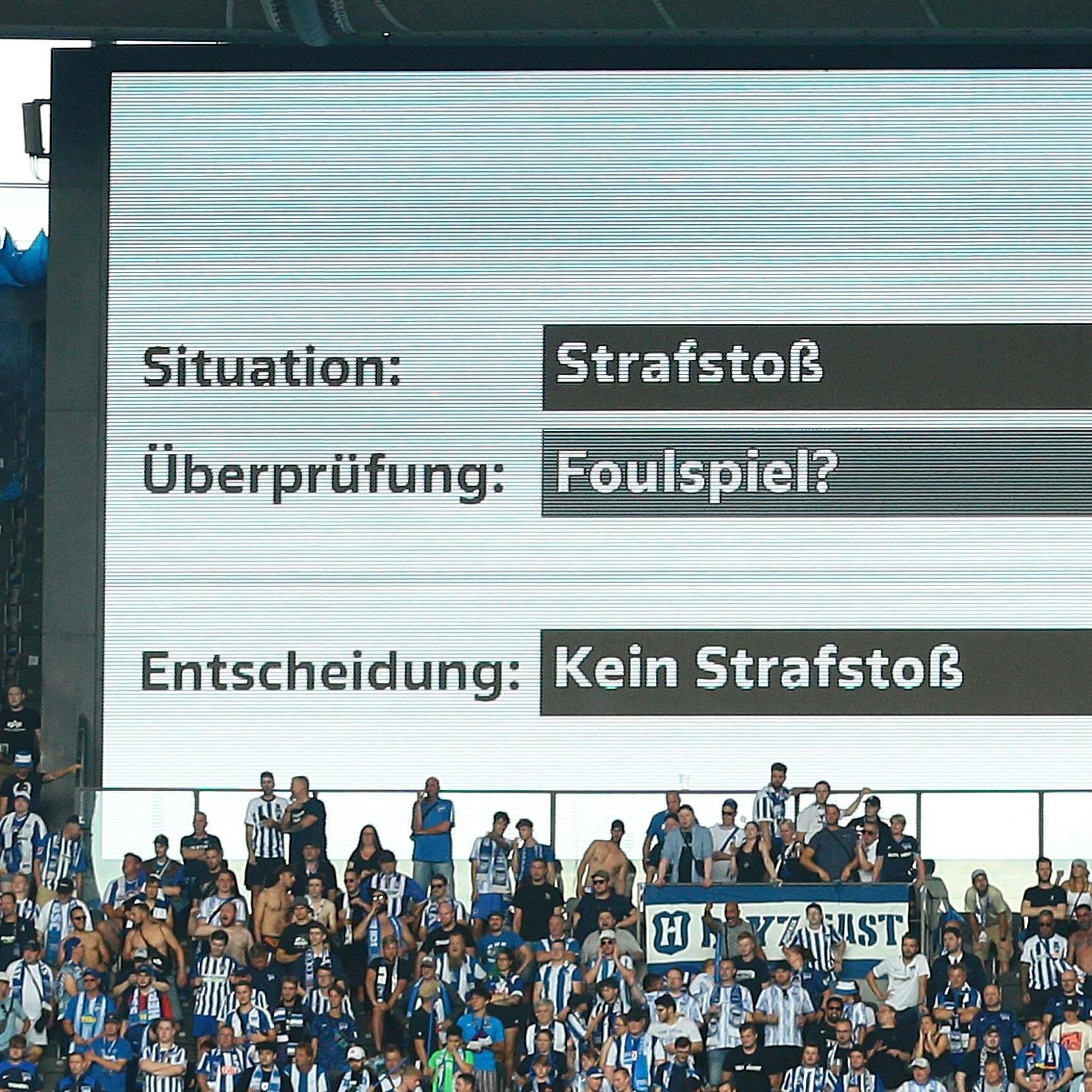 Die Anzeige klärte nach drei Minuten auf: Kein Strafstoß