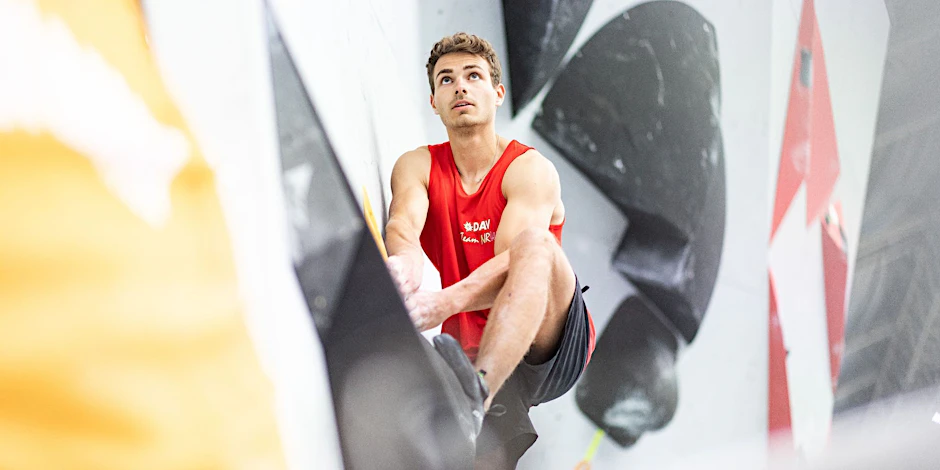 ARCHIV - Will eine EM-Medaille: Kletterer Yannick Flohé.  