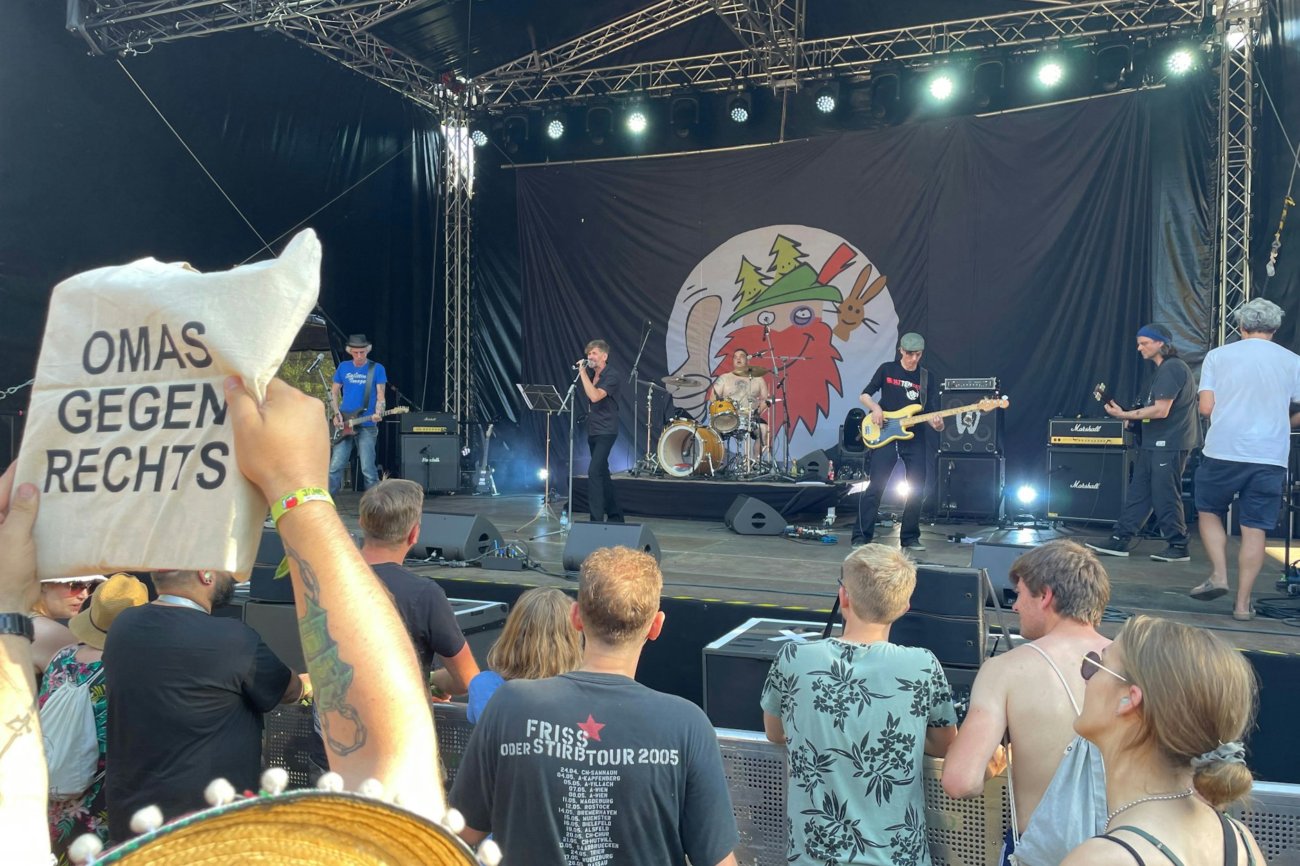 Mit der Punkrock-Legende Planlos begann das Festival am Freitag.