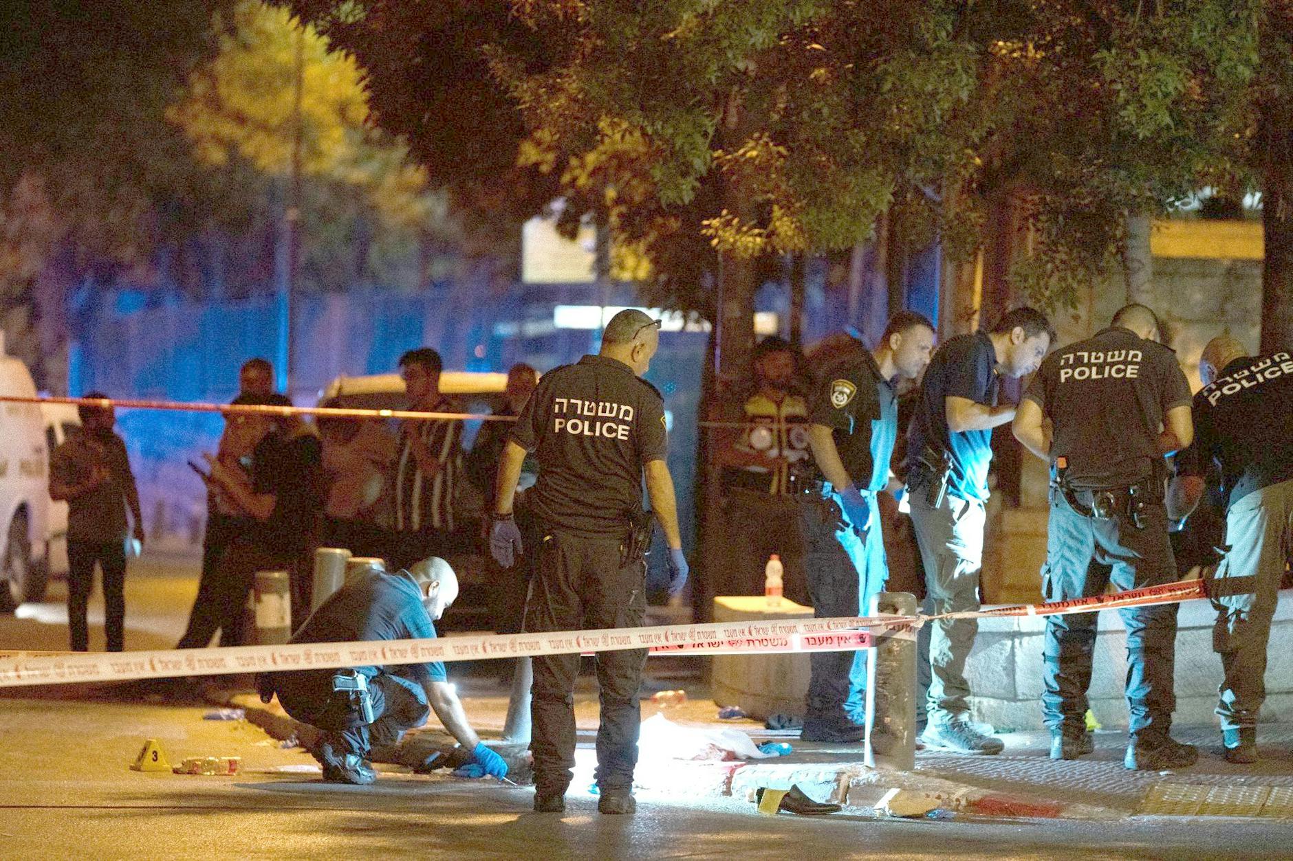 Israelische Einsatzkräfte am Tatort in Jerusalem