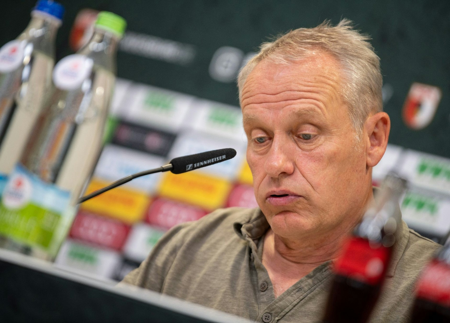 ARCHIV - Bereitet die Klimakrise Sorgen: Freiburg-Coach Christian Streich.  