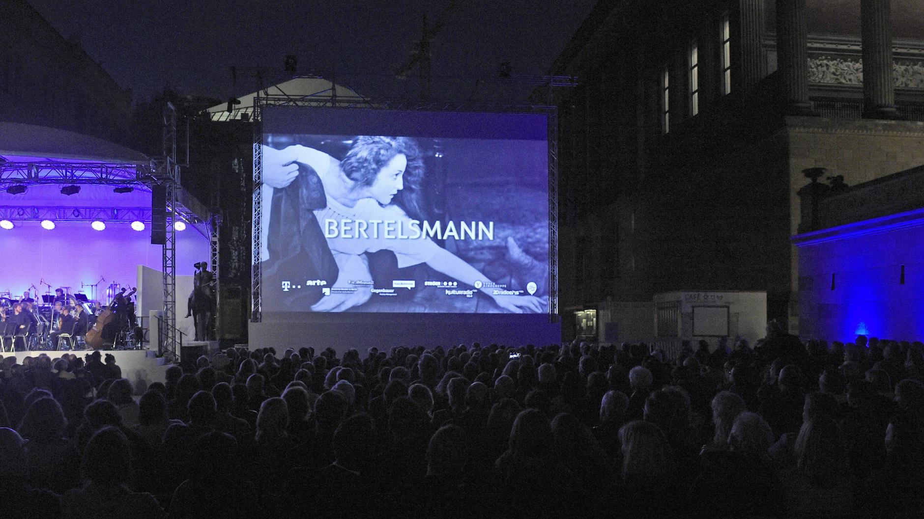Die UFA-Filmnächte auf der Museumsinsel: Magisches Kino-Erlebnis unter freiem Himmel.