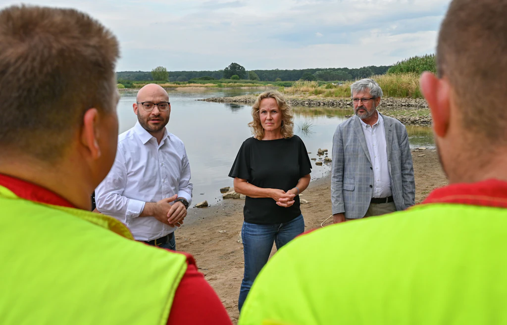 Oderkatastrophe: Brandenburgs Umweltminister fühlt sich von polnischen Staatsmedien hinters Licht geführt