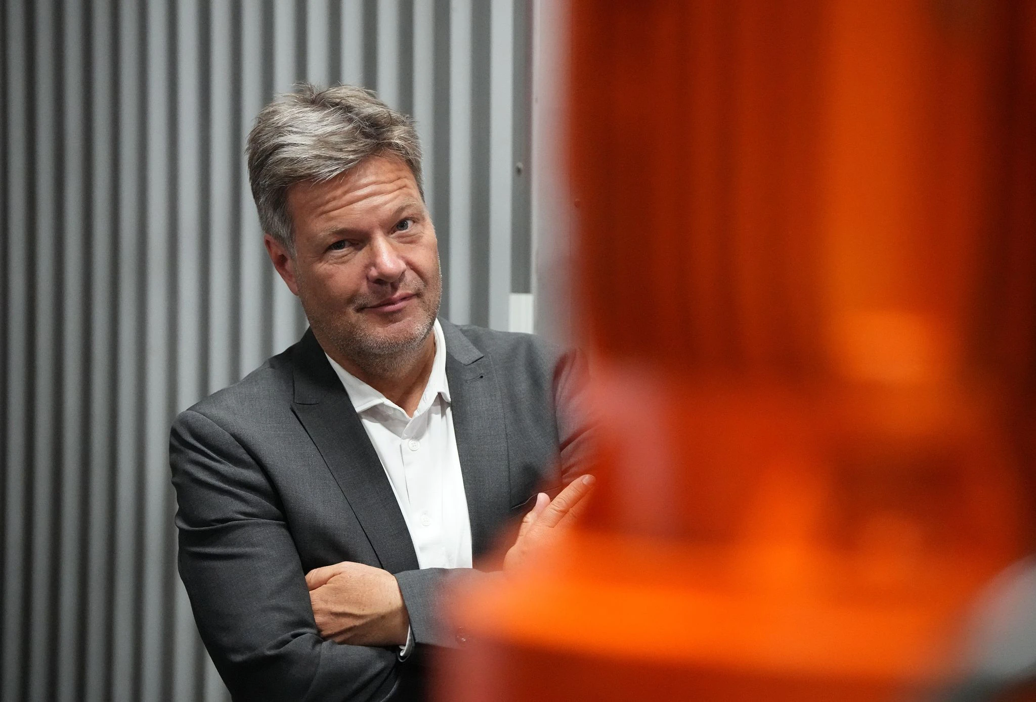 ARCHIV - Bundeswirtschaftsminister Robert Habeck will mittels zwei neuer Verordnungen mehr Energie sparen.  