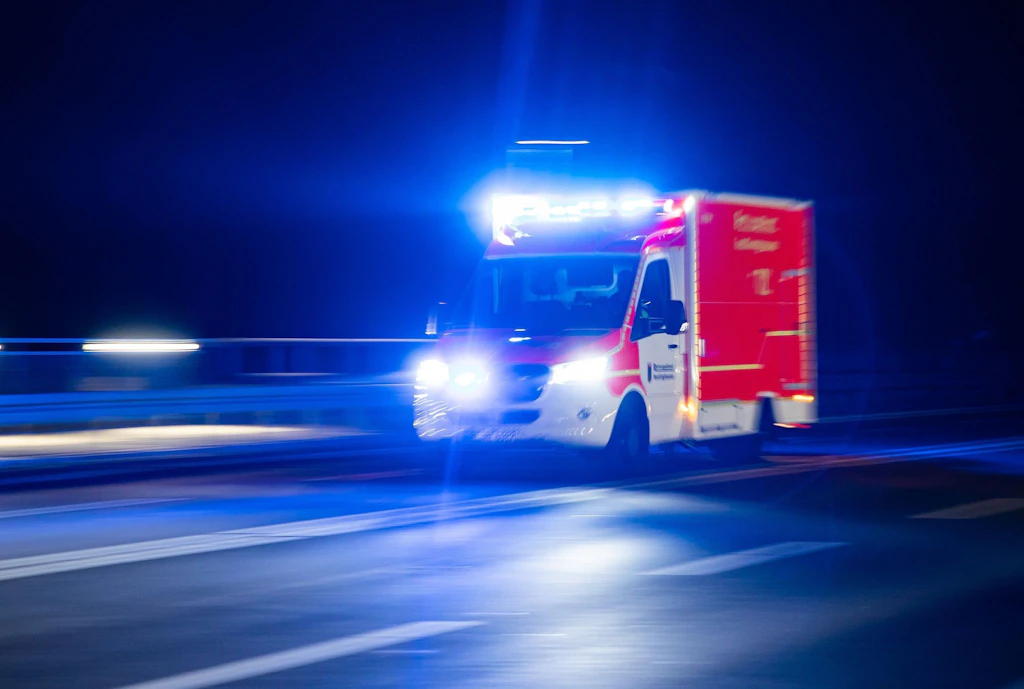 Messerattacke in Lichtenberg: Mann sticht auf Vater und Sohn ein – Festnahme