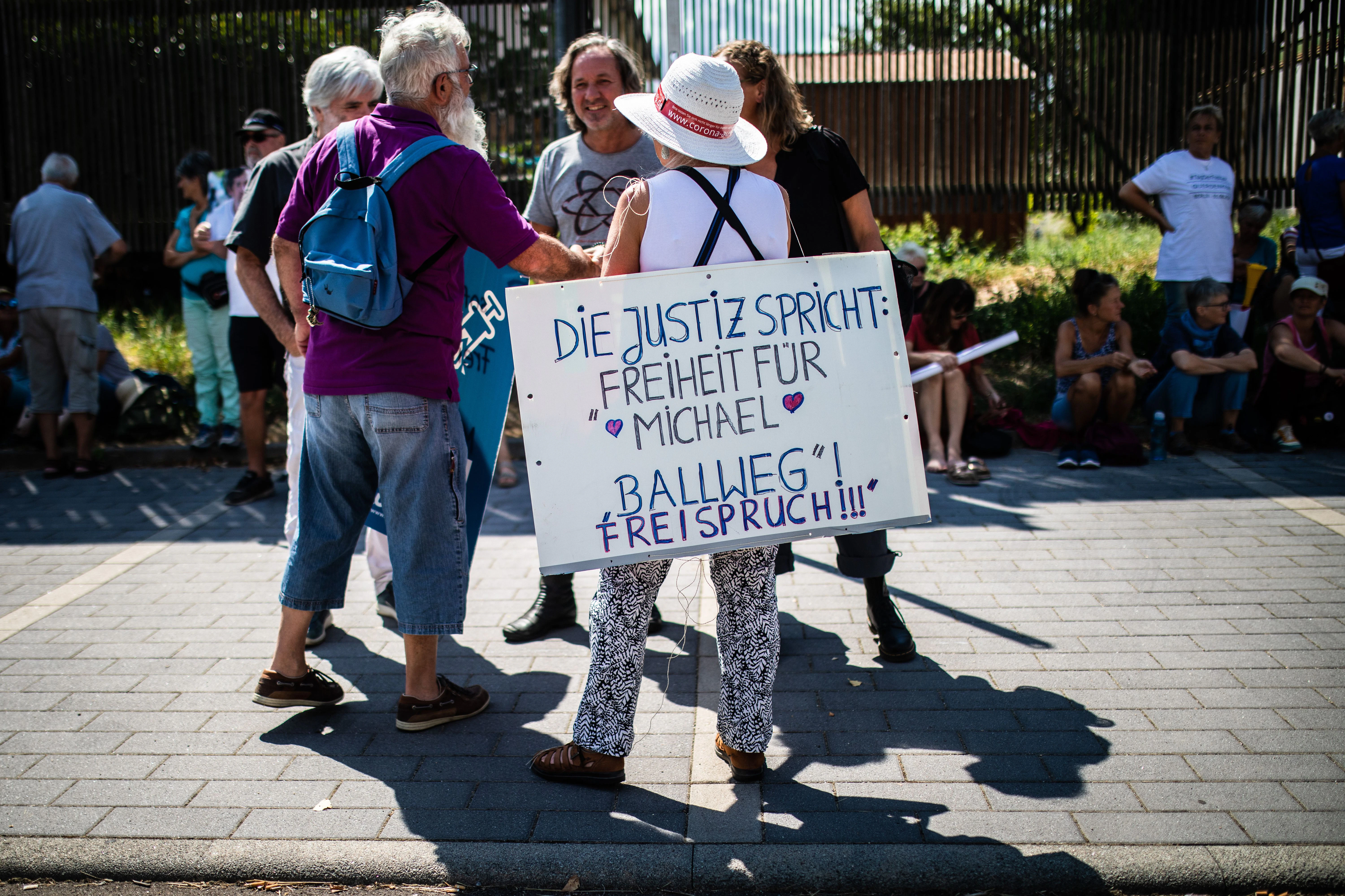 Teilnehmer auf der Demonstration in Stuttgart.