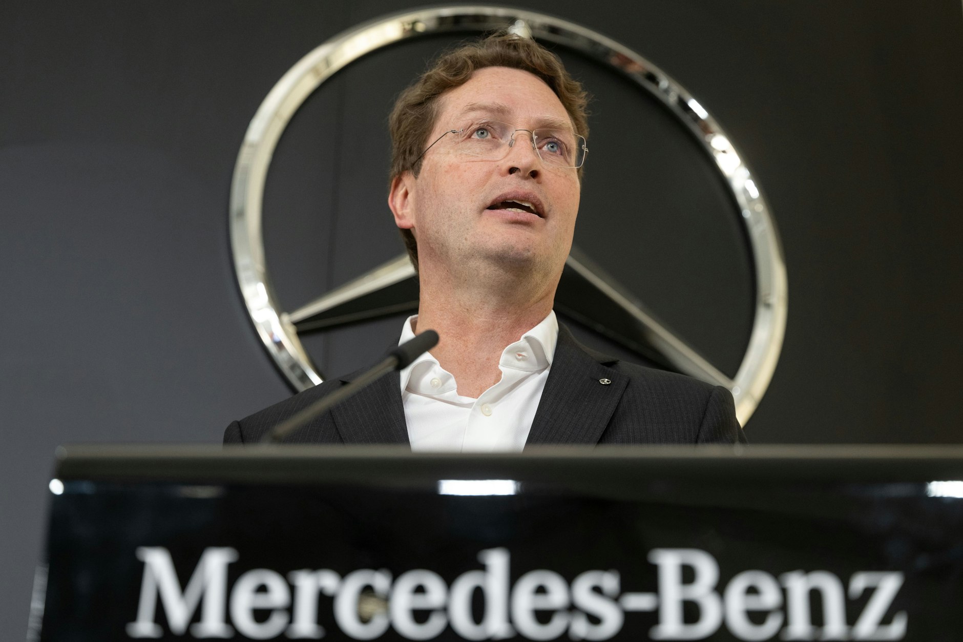 Mercedes-Benz-Boss Ola Källenius will mit großen, teuren Luxus-Autos neue Einnahmerekorde erreichen-