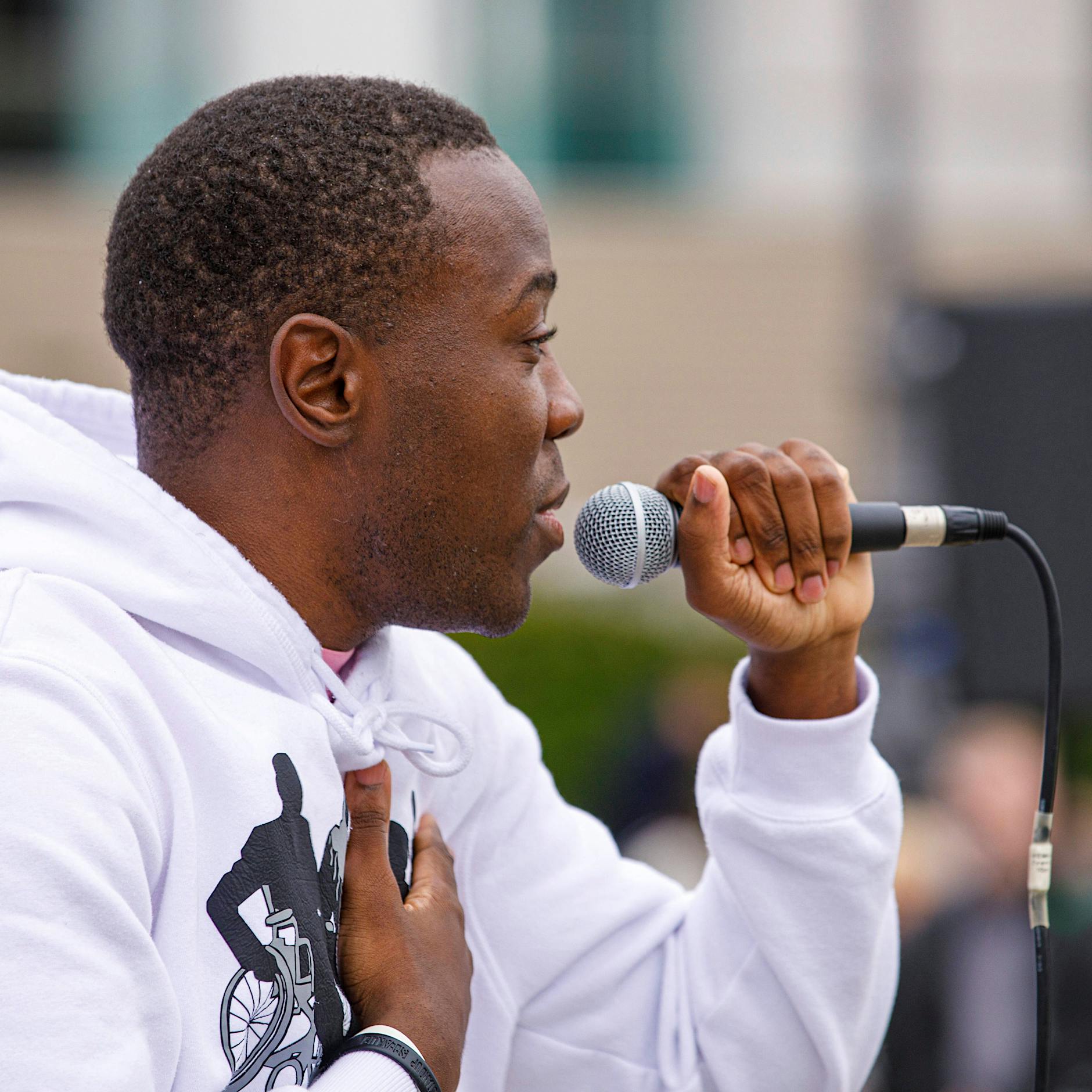 Über Bild-Berichterstattung: Was können Steinewerfer wirklich ausrichten?