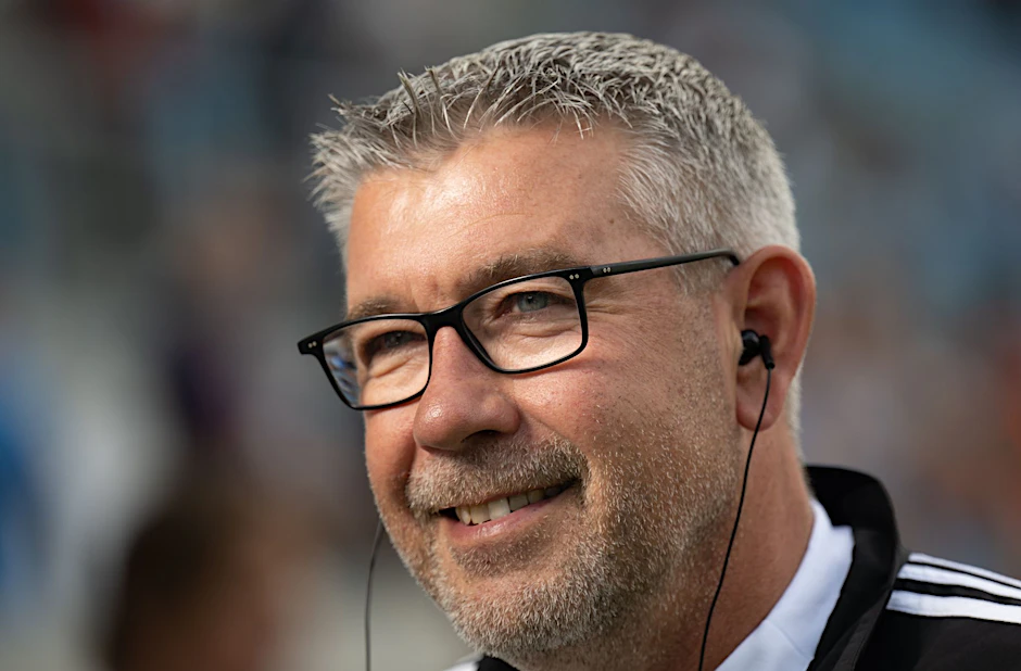 ARCHIV - Union Trainer Urs Fischer im Stadion.  