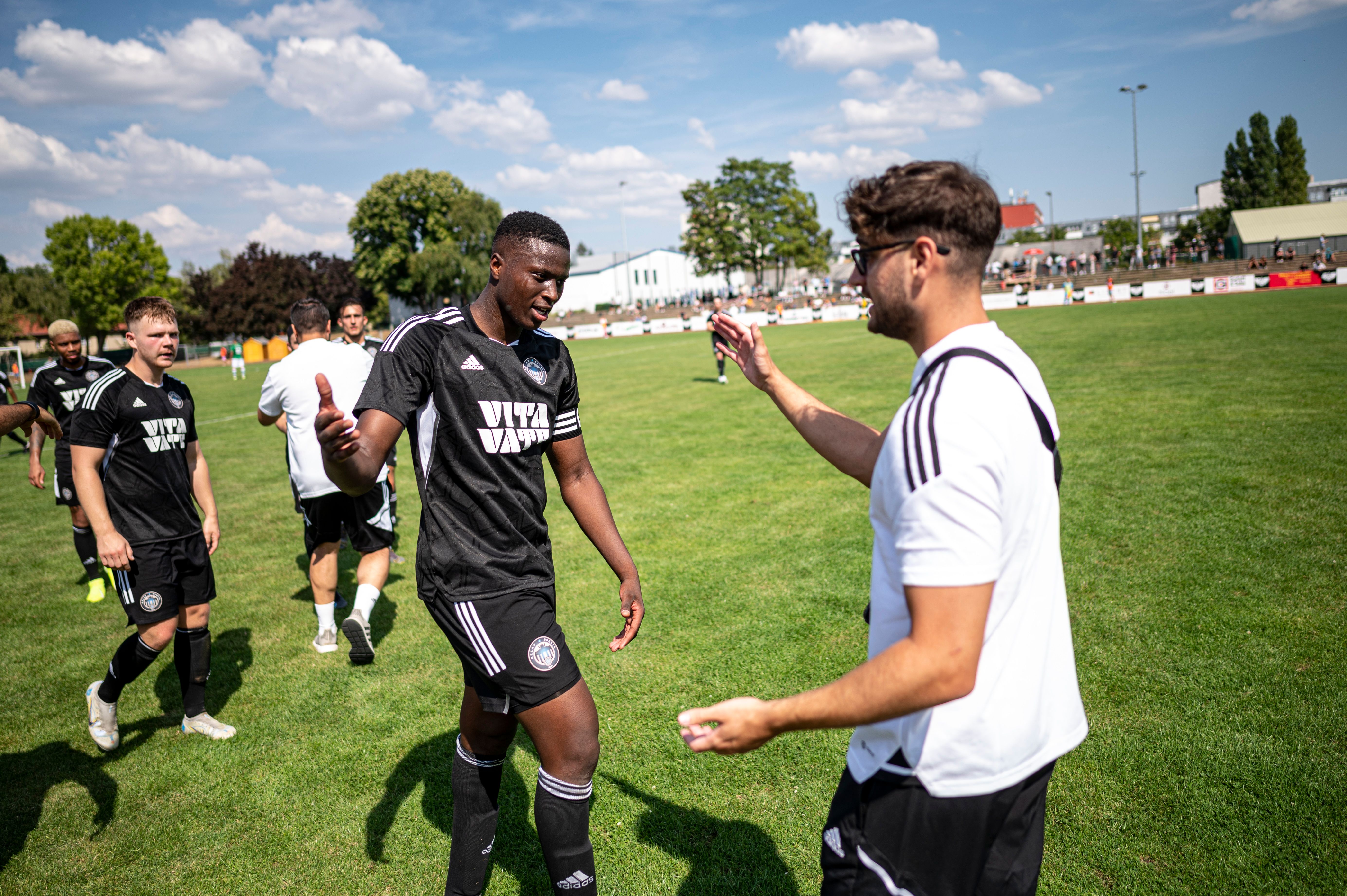 Image - Elias Nerlich gegen Hertha und Union: Wie ein Internet-Influencer den traditionellen Berliner Fußball zum Rasen bringt