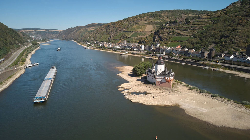 Niedrigwasser am Rhein macht Probleme
