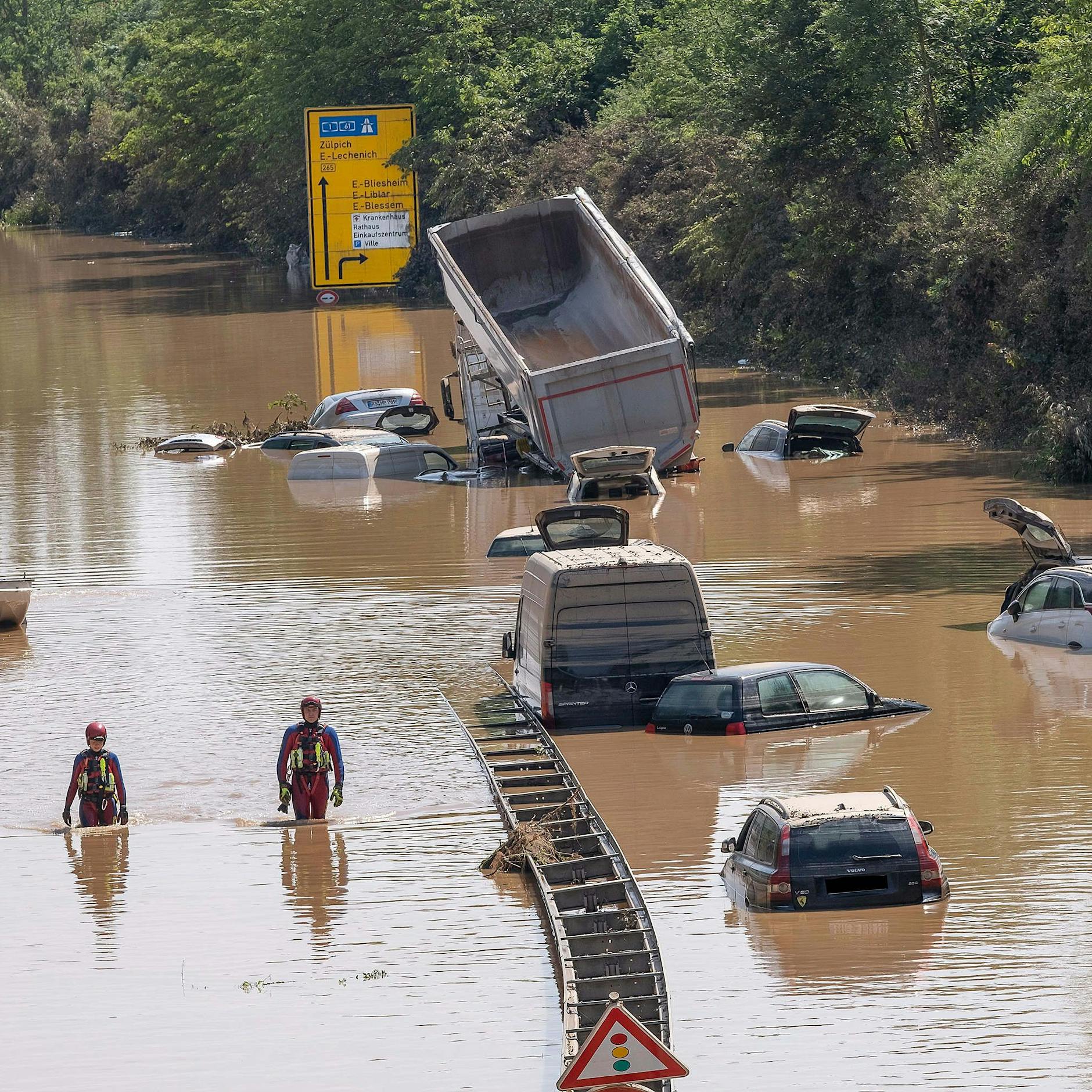 Alarmstufe Rot beim Wetter: Unberechenbares Gewitter-Tief mit Sturzfluten – aber wo? Die Angst vor den 72 Stunden der Wahrheit