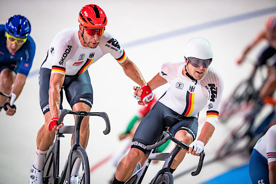 Die Berliner Roger Kluge (l.) und Theo Reinhardt überzeugen im Madison-Finale bei den European Championships.