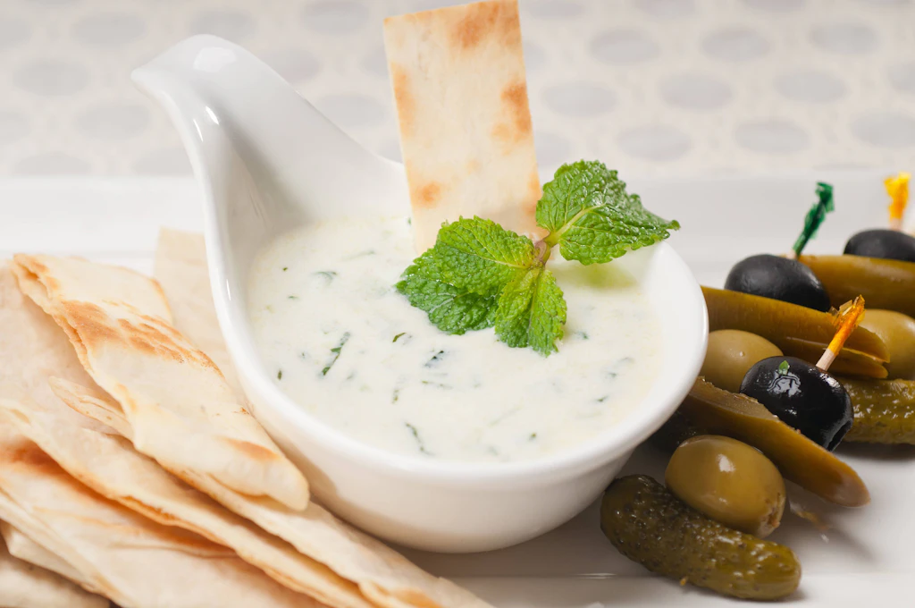 Perfekt zum Grillen: Dieser Joghurt-Dip schmeckt einfach fantastisch!