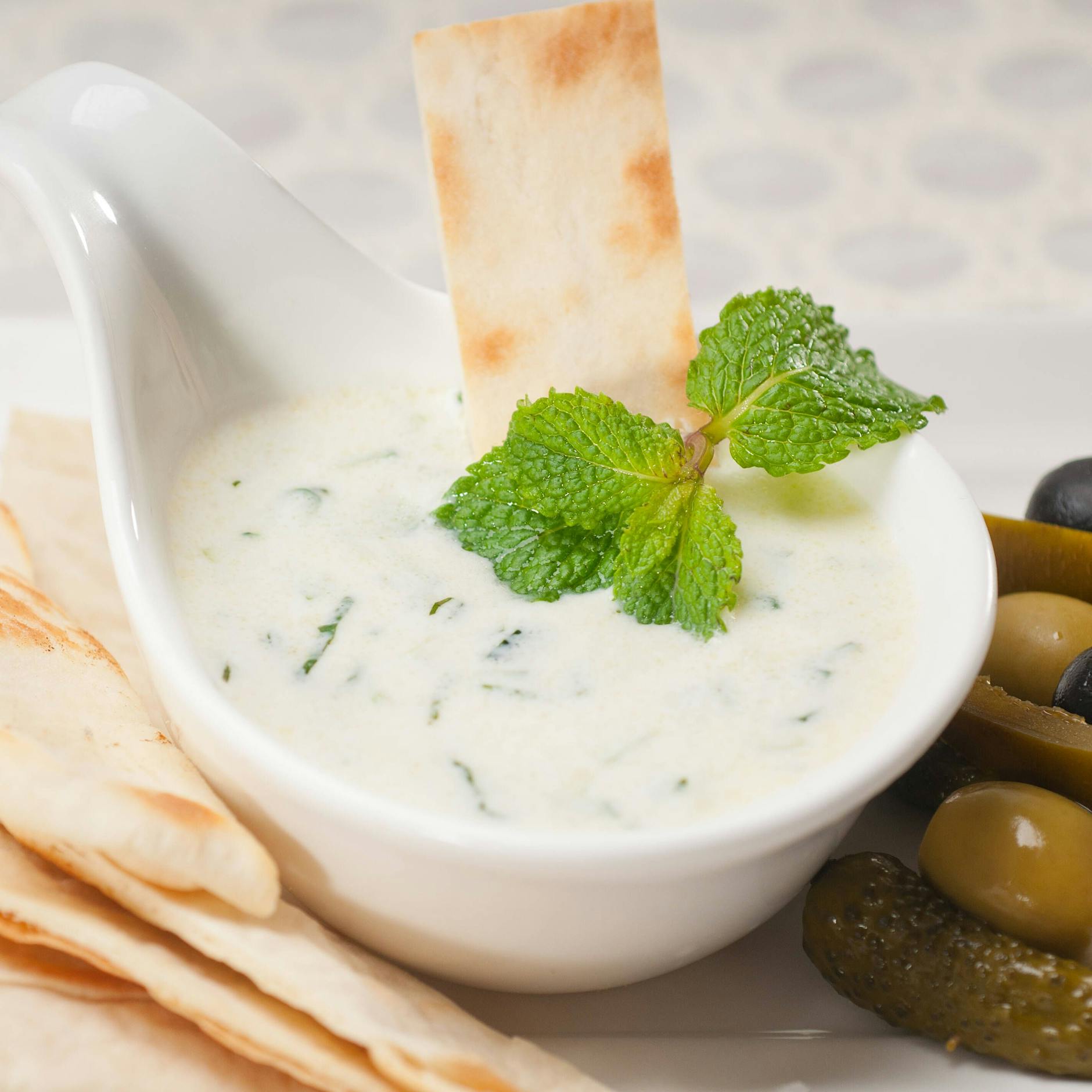 Perfekt zum Grillen: Dieser Joghurt-Dip schmeckt einfach fantastisch!