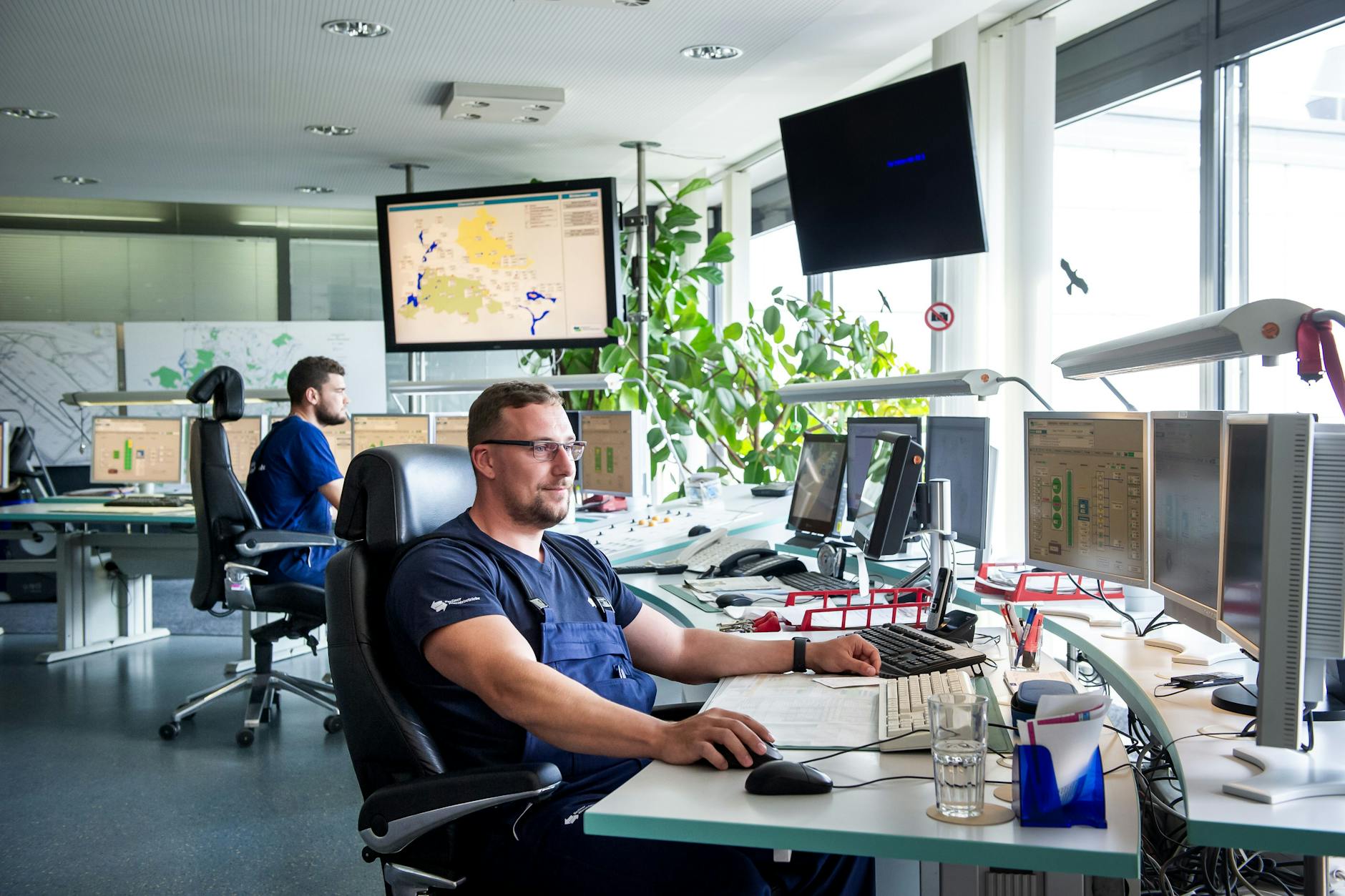 Von der Schaltzentrale in Tegel werden gleich vier Wasserwerke gesteuert.