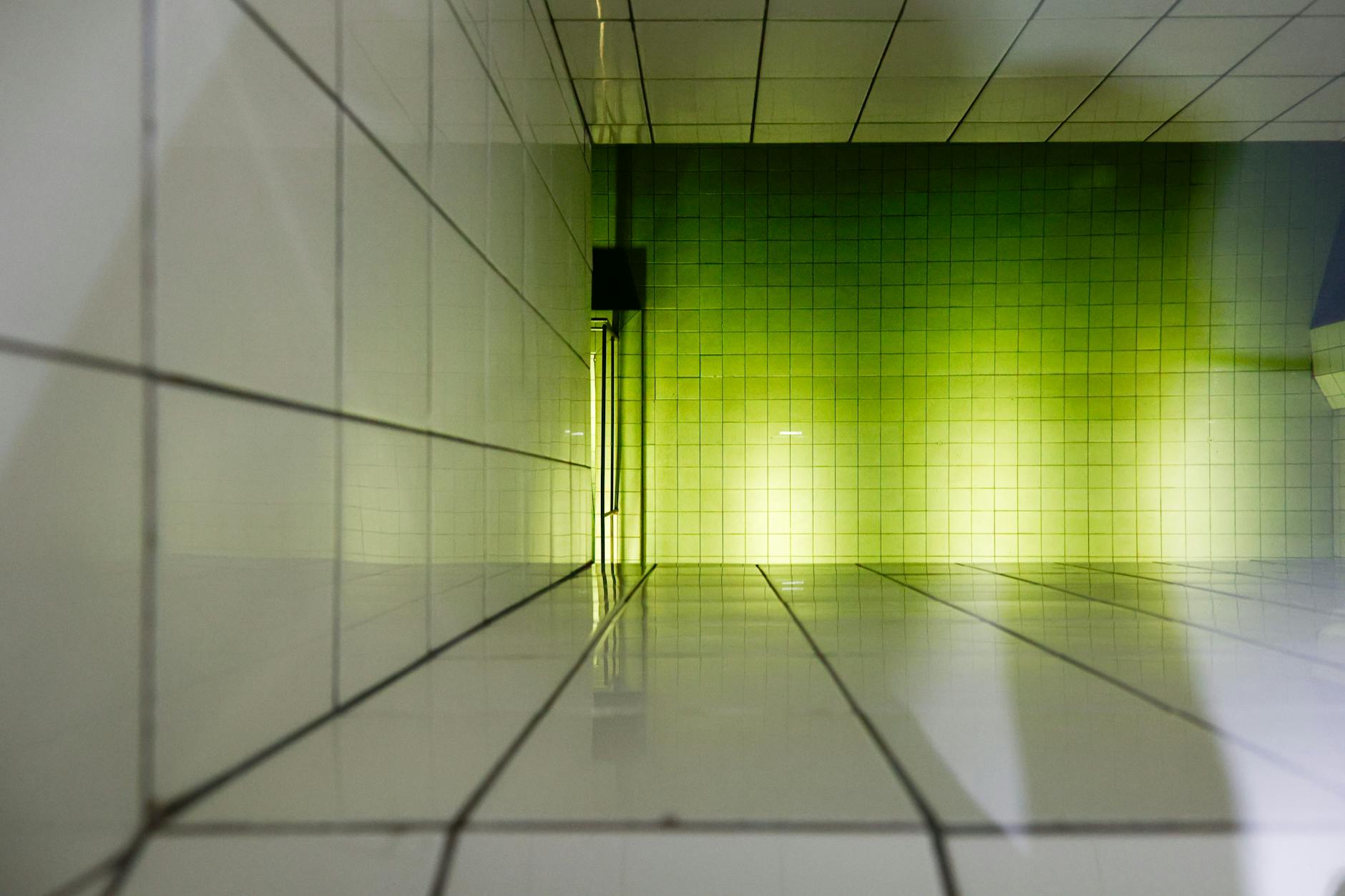 Blick in die Tiefe: Das Reinwasserbecken ist eine Vorratskammer, sie ist fünf Meter tief und mehr als 100 Meter lang.