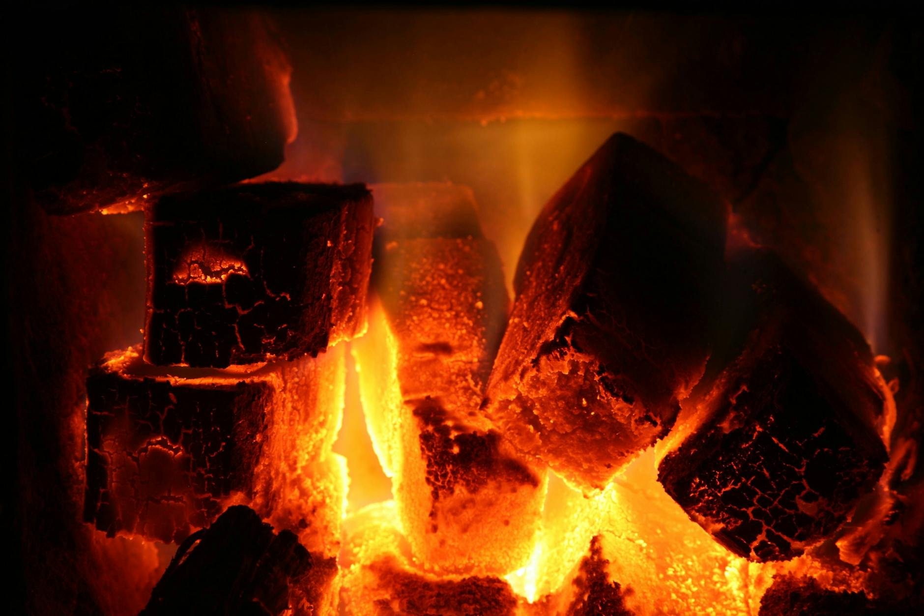 Angesichts steigender Gaspreise wieder im Trend: Der Kohleofen (Symbolbild).