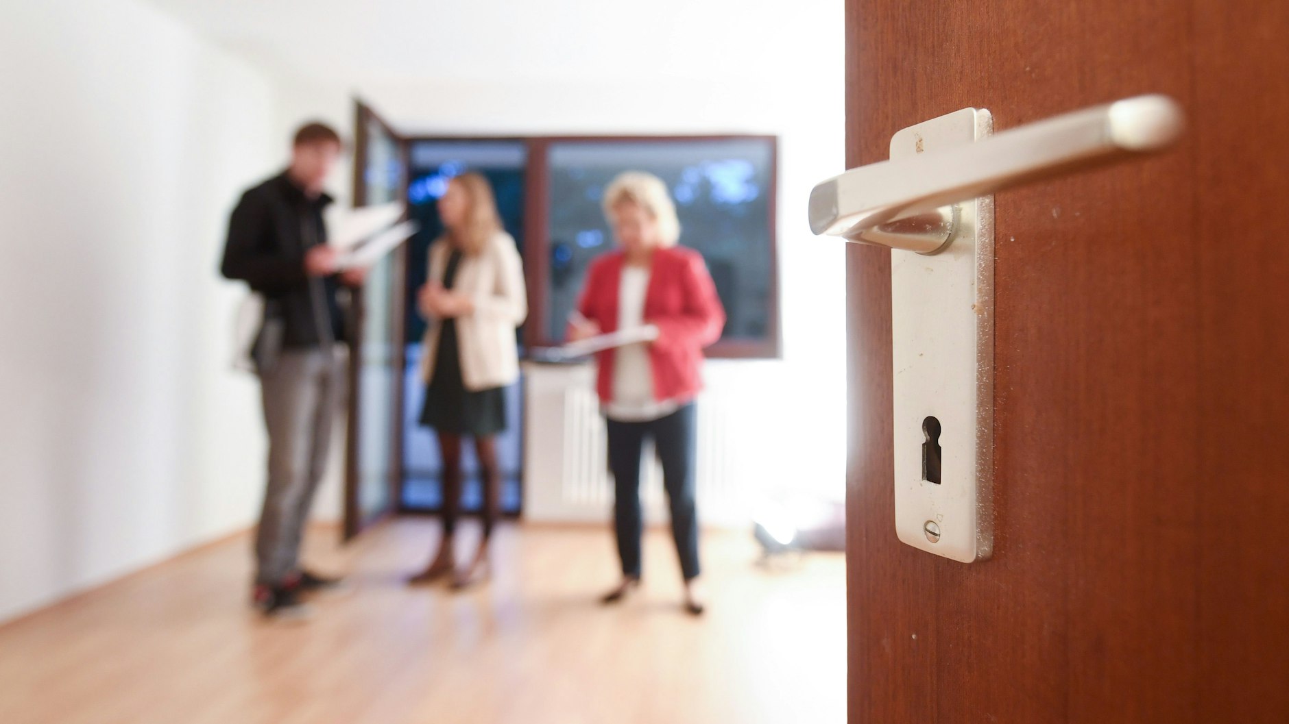 Wenn man eine Wohnung gezeigt bekommt, heißt das längst nicht, dass der Anbieter sie wirklich besitzt und vermieten kann.