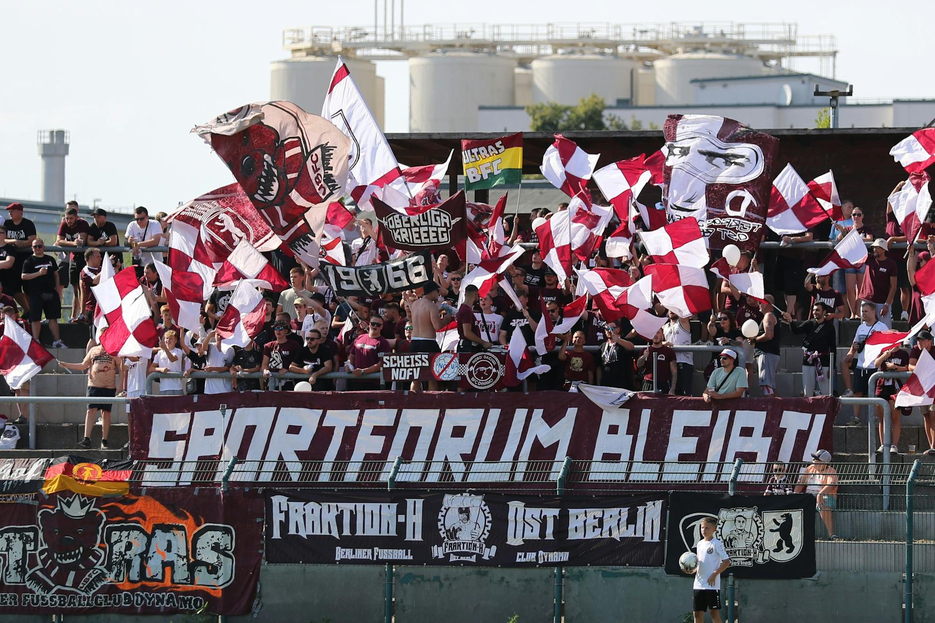 Die Fans des BFC Dynamo wollen das Sportforum als Spielstätte nicht aufgeben.