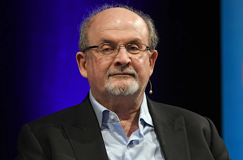 ARCHIV - Salman Rushdie ist nicht mehr an ein Beatmungsgerät angeschlossen.  r/dpa