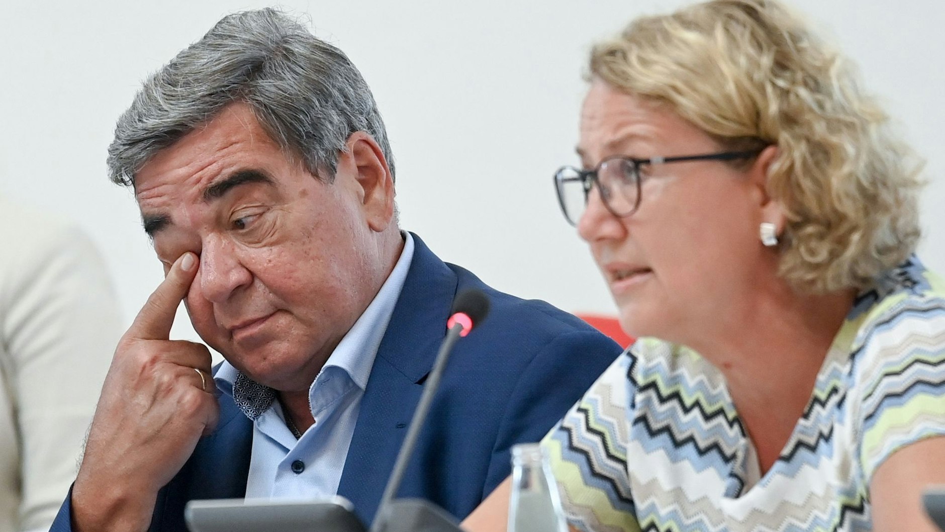 Der geschäftsführende RBB-Intendant Hagen Brandstäter und die Verwaltungsratschefin Dorette König