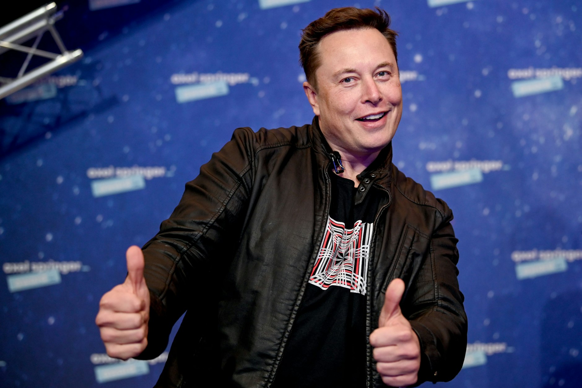 Multi-Milliardär Elon Musk hat auf Twitter eine merkwürdige Ankündigung gemacht.