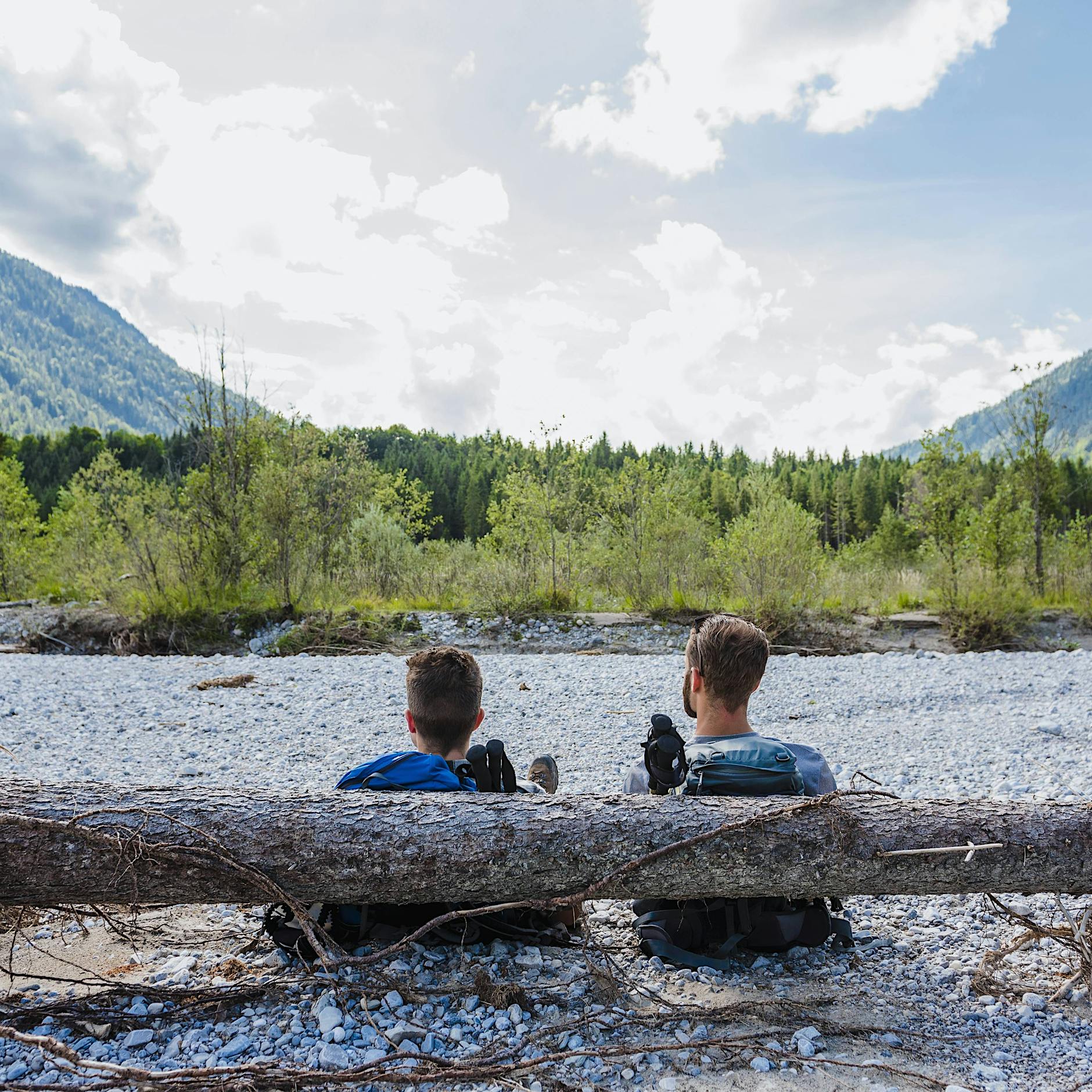 Technik oder Verzicht: Was führt zur persönlichen Klimaneutralität? Ein Vergleich unter Brüdern