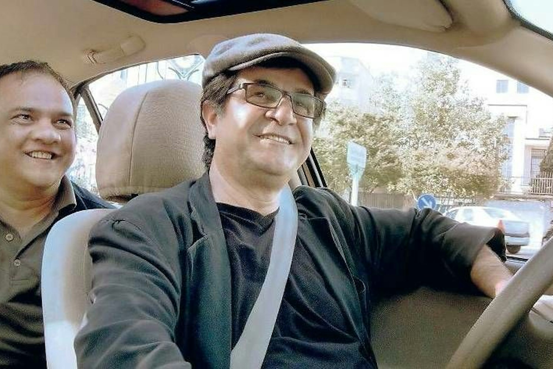 Der inhaftierte Regisseur Jafar Panahi in seinem Film „Taxi Teheran“.