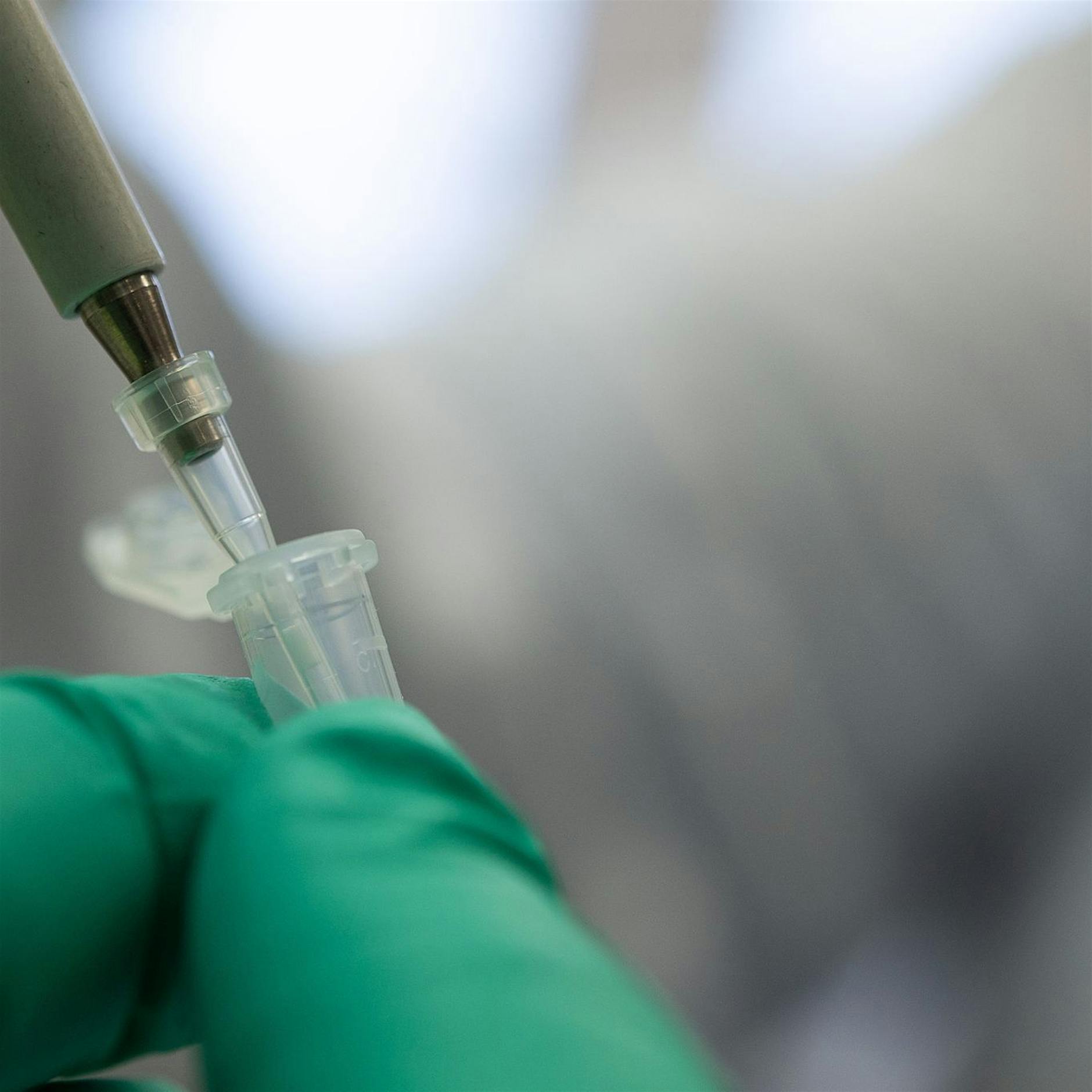 Image - Großbritannien lässt ersten Doppelimpfstoff gegen Corona zu