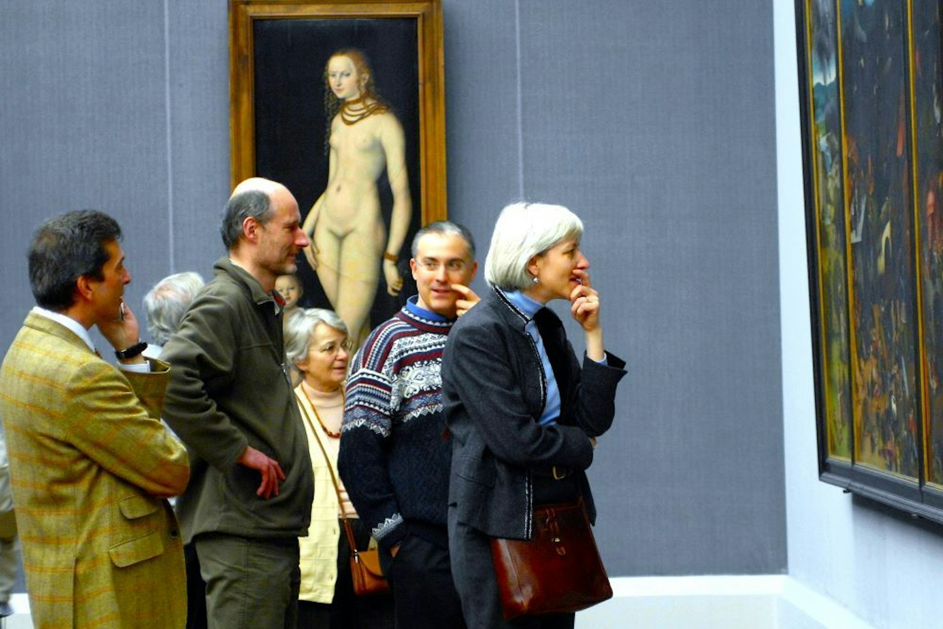 Teilnehmer der Langen Nacht der Museen in der Gemäldegalerie des Kulturforums in Berlin 