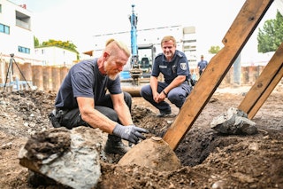 UPDATE zur Bombe am Ostkreuz: Seit 0.15 Uhr Sperrkreis aufgehoben+++Zünder entfernt und gesprengt+++ Zugverkehr läuft wieder an+++