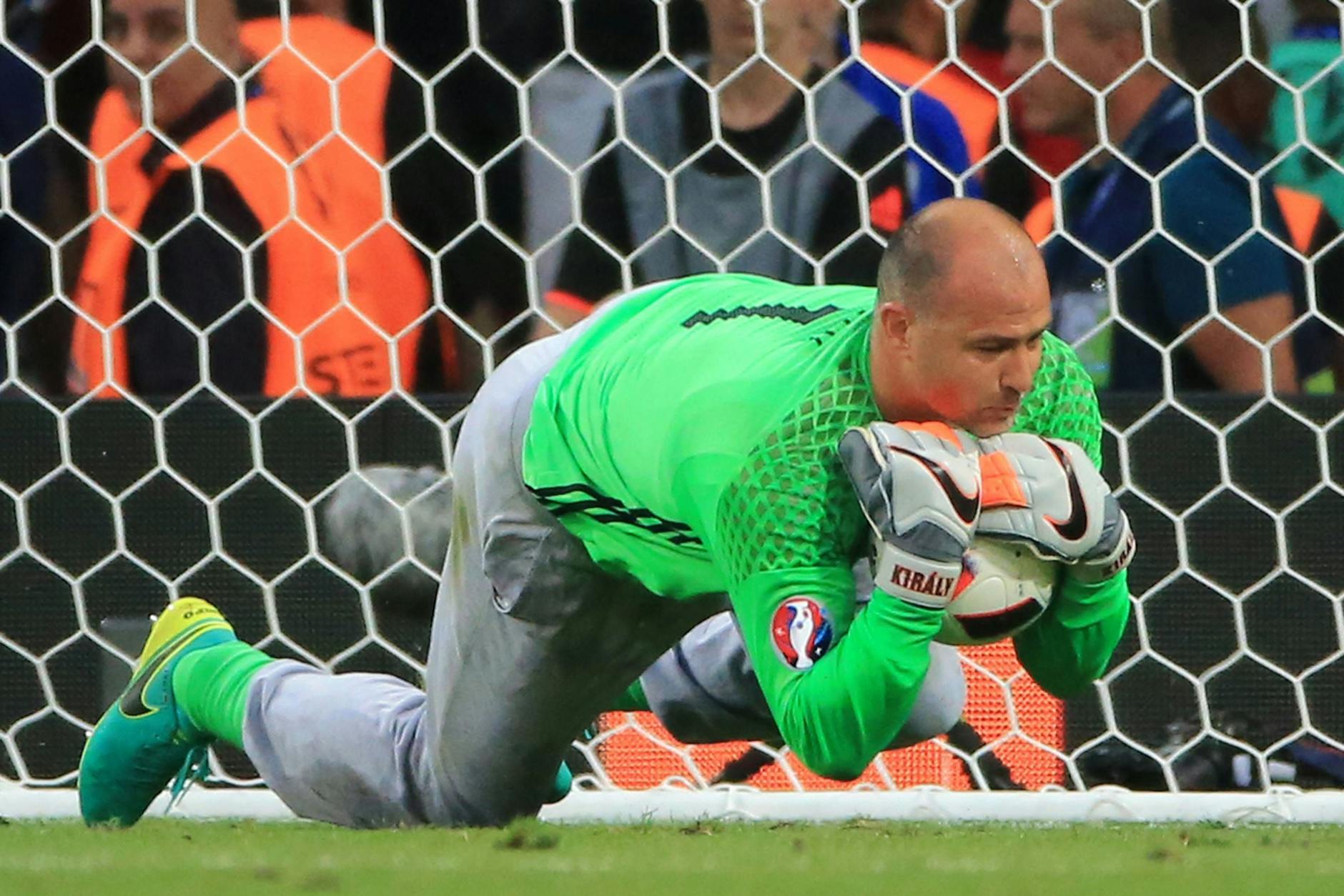 Herthas Torwart Gabor Kiraly machte seine graue Jogginghose zum Markenzeichen. Die Blau-Weißen lieben ihn bis heute dafür.