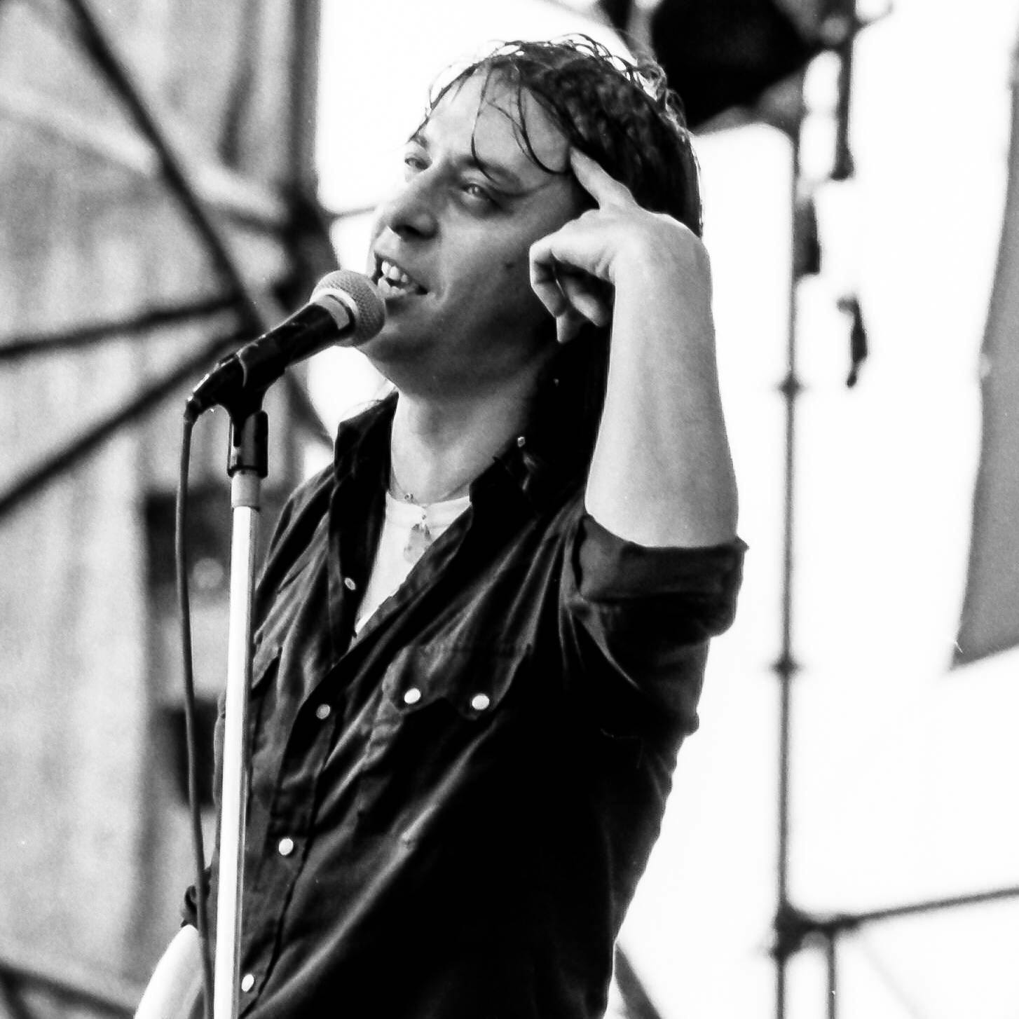 Rio Reiser, hier bei einem Konzert in Berlin, ist 1996 verstorben. Am Sonntag wird der Heinrichplatz nach ihm umbenannt.