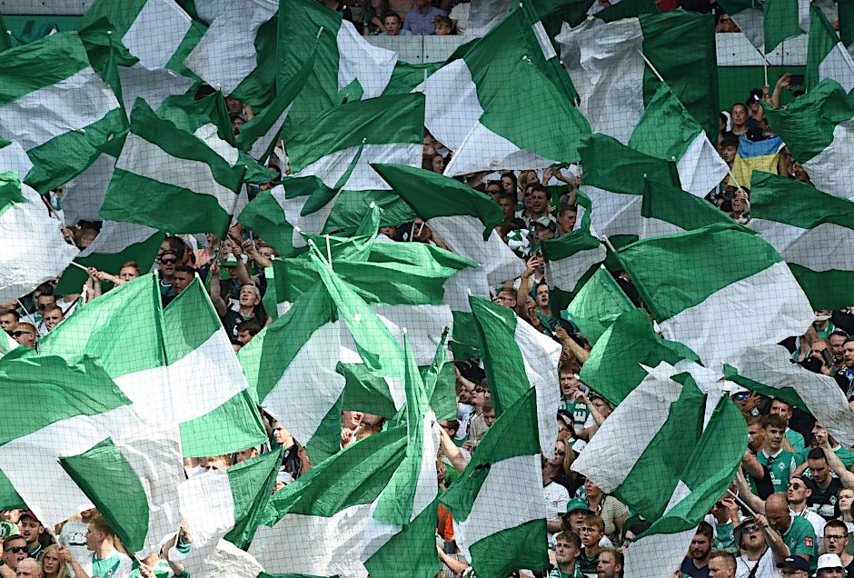Nach strengen Polizeikontrollen der Werder-Fans kritisiert der Verband die Entschuldigung des niedersächsischen Innenministers.  