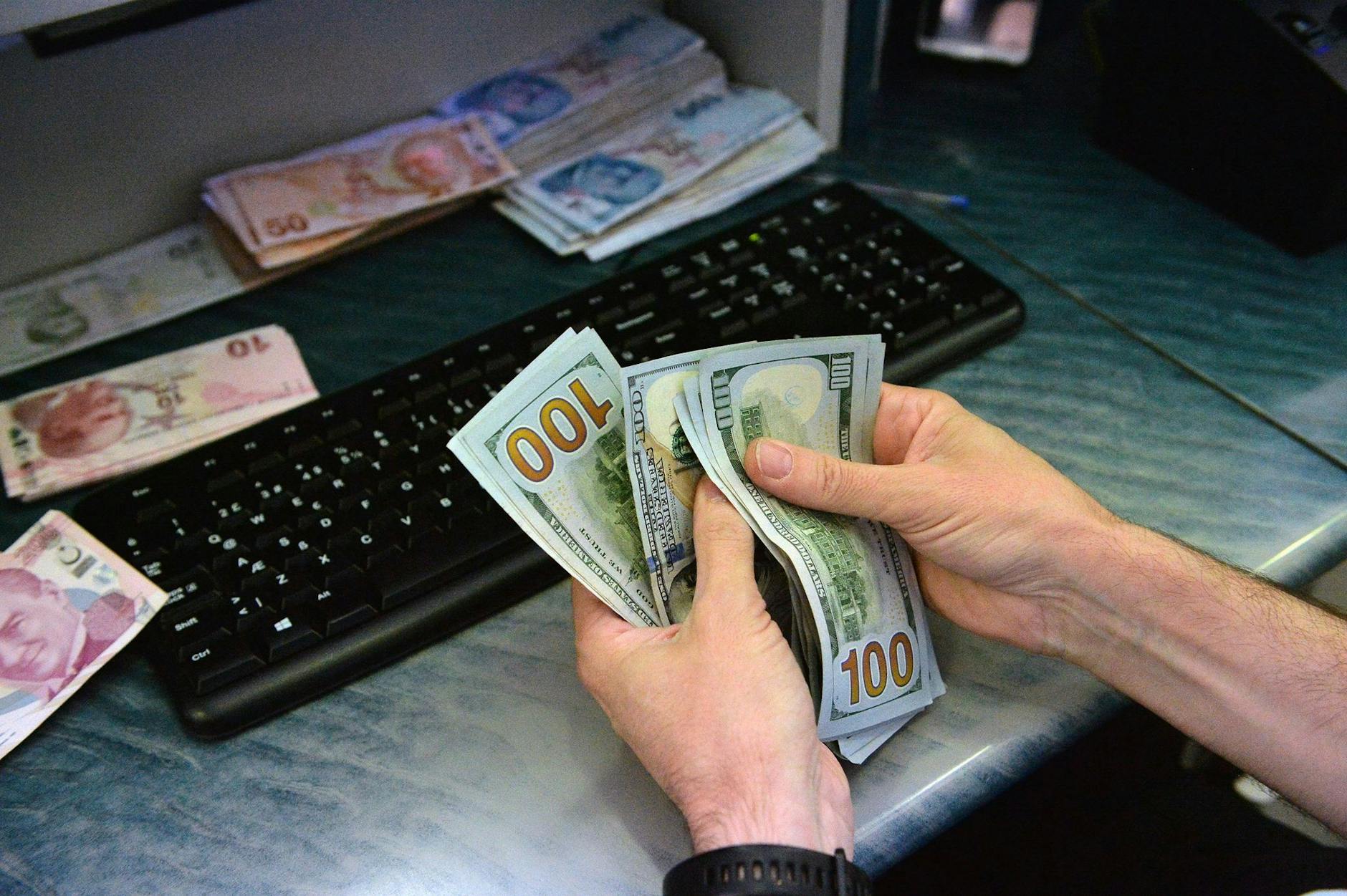 Die türkische Zentralbank hat den Leitzins von 14 auf 13 Prozent reduziert.