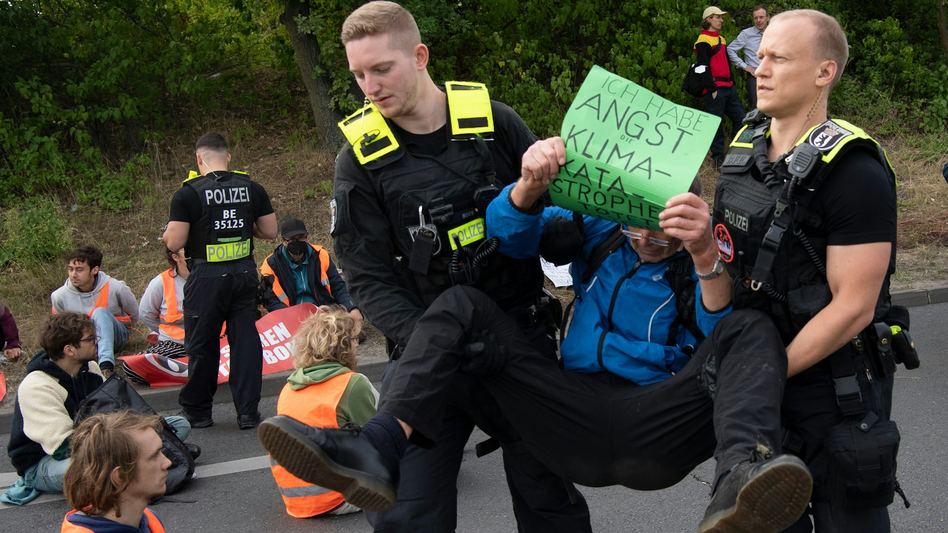 Monatelang sorgten Aktivisten der „Letzten Generation“ für Chaos aus den Berliner Autobahnen, wie hier in Schöneberg.