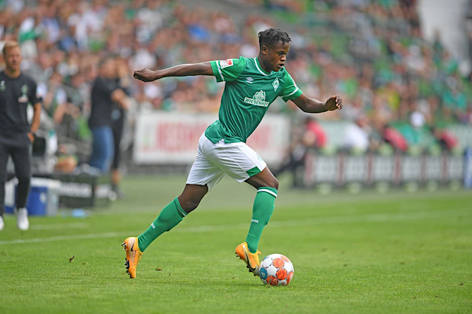 ARCHIV - Ist seit 2014 bei Werder Bremen: Abdenego Nankishi am Ball.   - Nutzung nur nach schriftlicher Vereinbarung mit der dpa