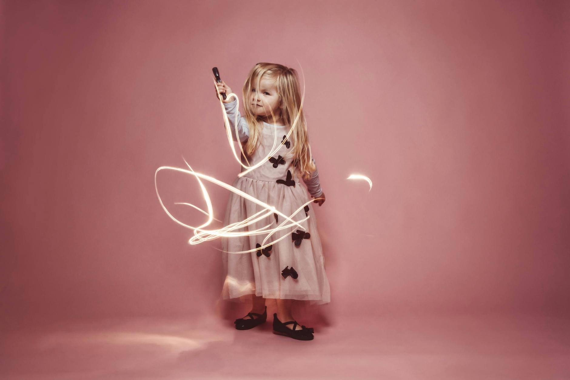 Kleine Kinder verzaubern einen. Nicht nur mit Licht-Malerei, sondern auch mit verblüffender Sprach-Effizienz.