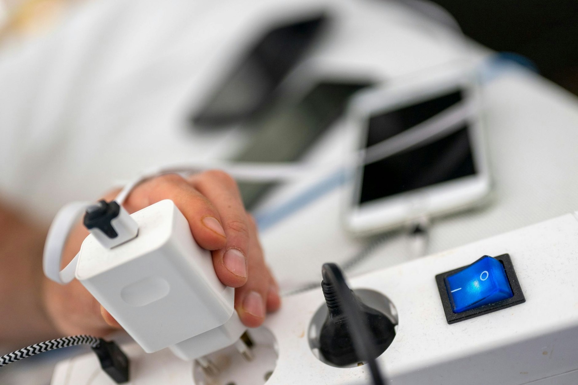 Neben Gas gehen die Strompreise fast etwas unter, doch auch sie haben kräftig angezogen.