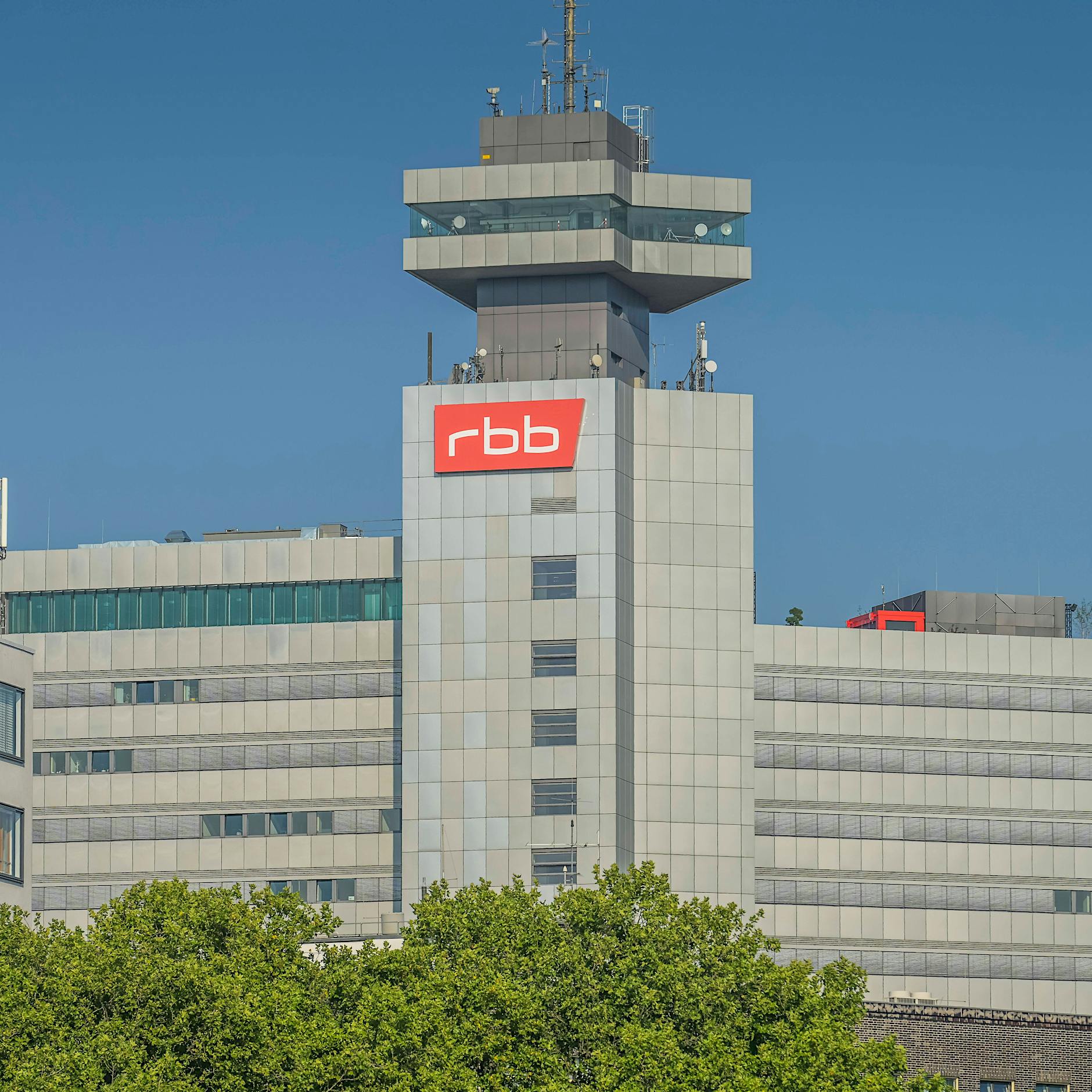 RBB-Affäre: Mehrere ausgeschiedene Mitarbeiter kassieren angeblich weiter Gehalt