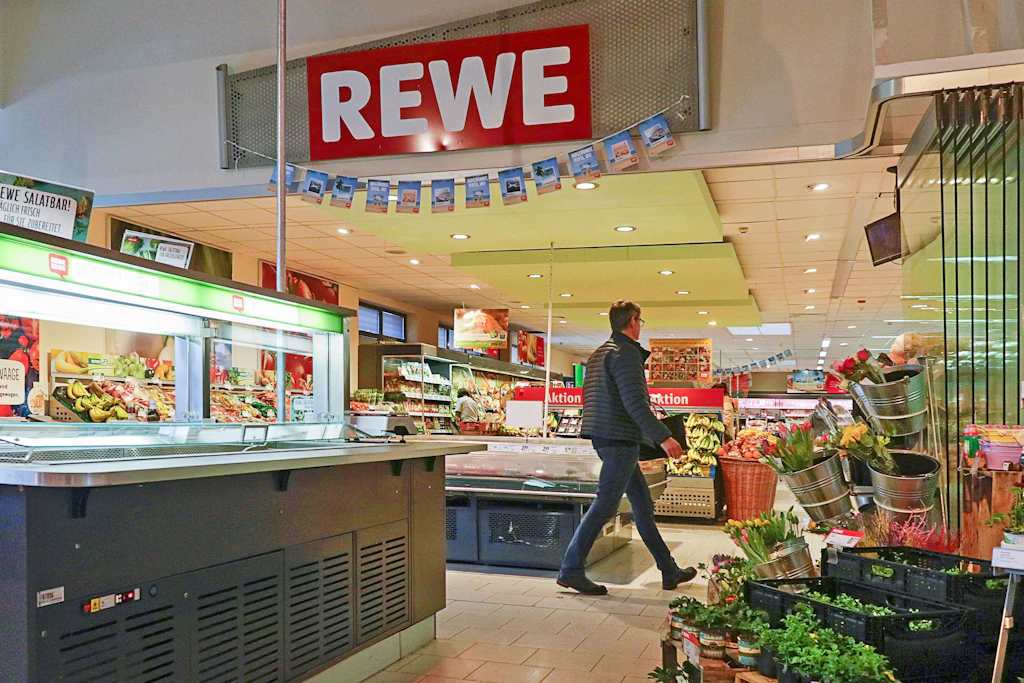 Edeka, Rewe: Eigenmarken in Supermärkten bis zu 24 Prozent teurer