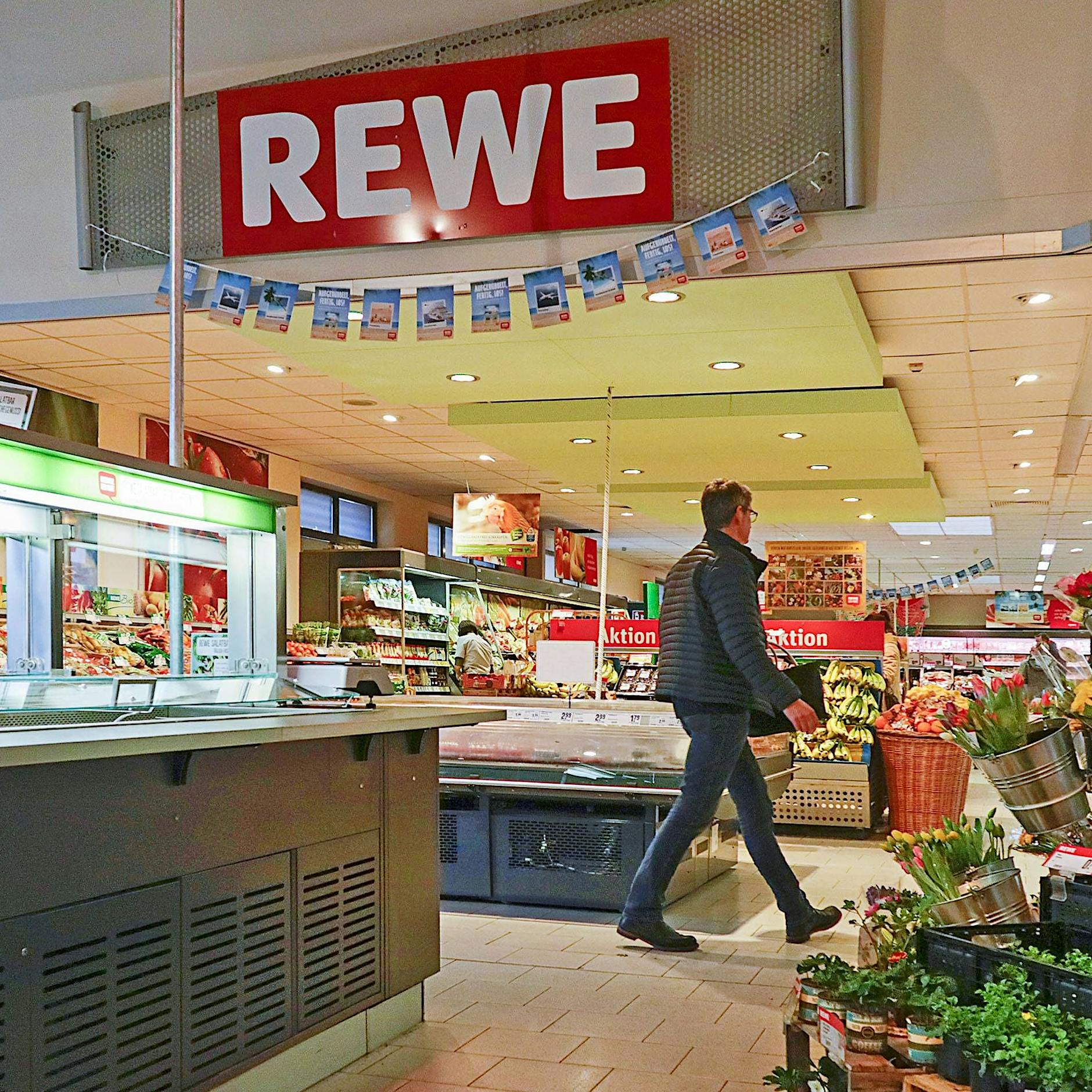 Edeka, Rewe: Eigenmarken in Supermärkten bis zu 24 Prozent teurer