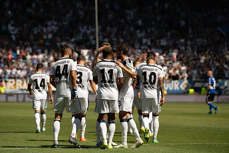 Der HSV kam in Bielefeld zum dritten Saisonsieg.  
